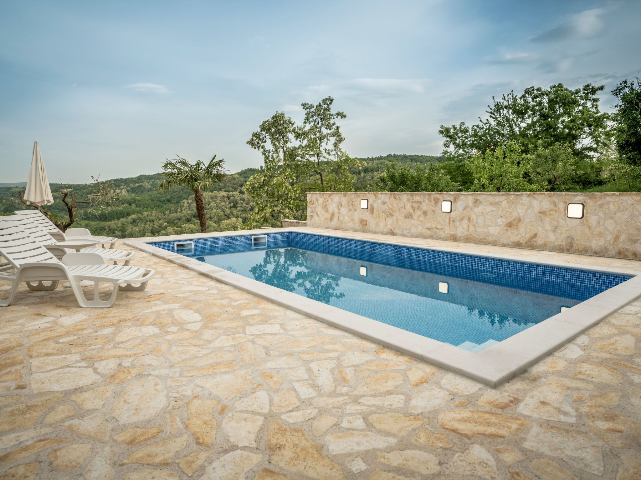 Wunderschön eingerichtete Villa mit Pool und Garten