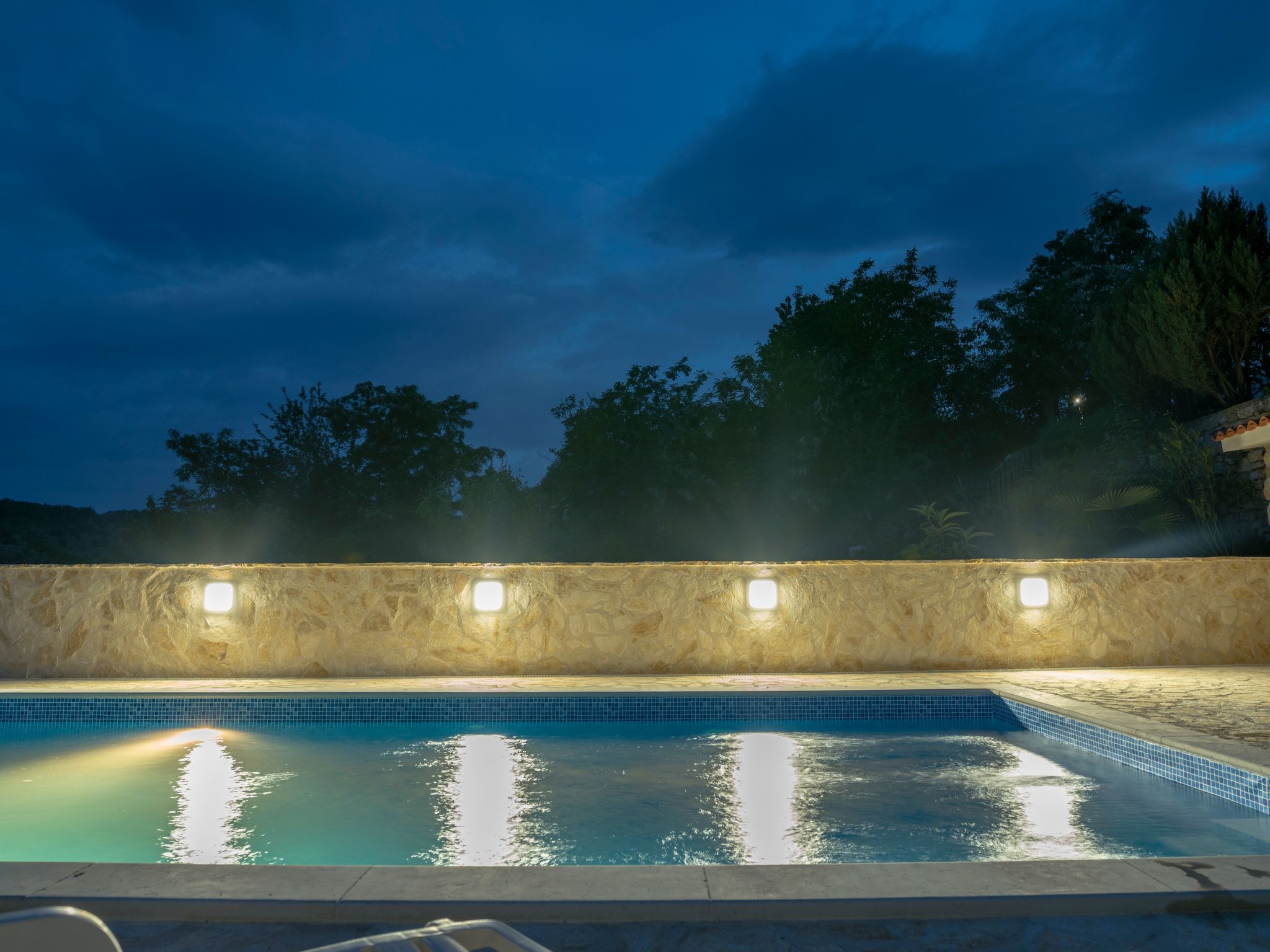 Wunderschön eingerichtete Villa mit Pool und Garten-Image-tags.info