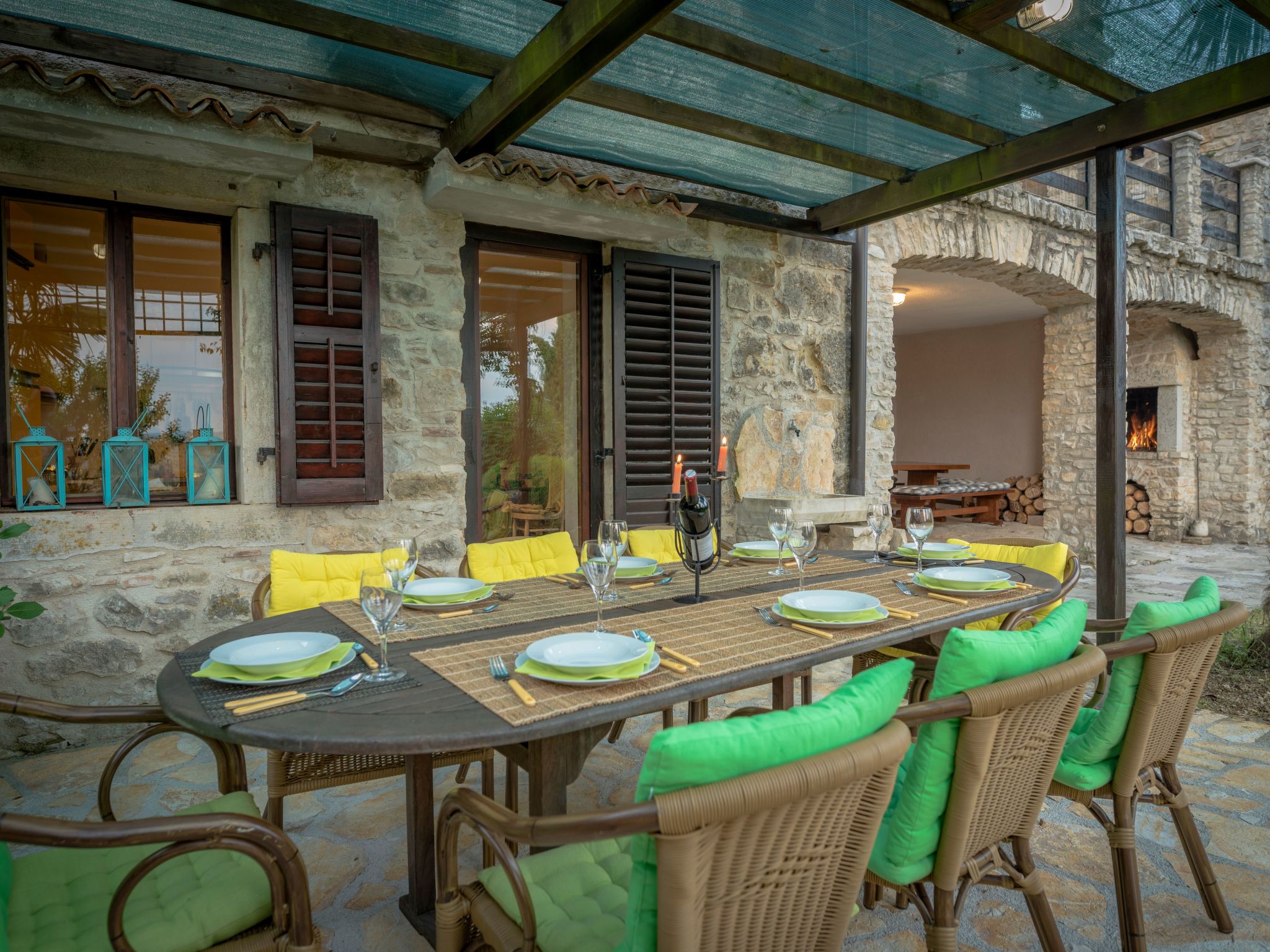 Wunderschön eingerichtete Villa mit Pool und Garten-Image-tags.info