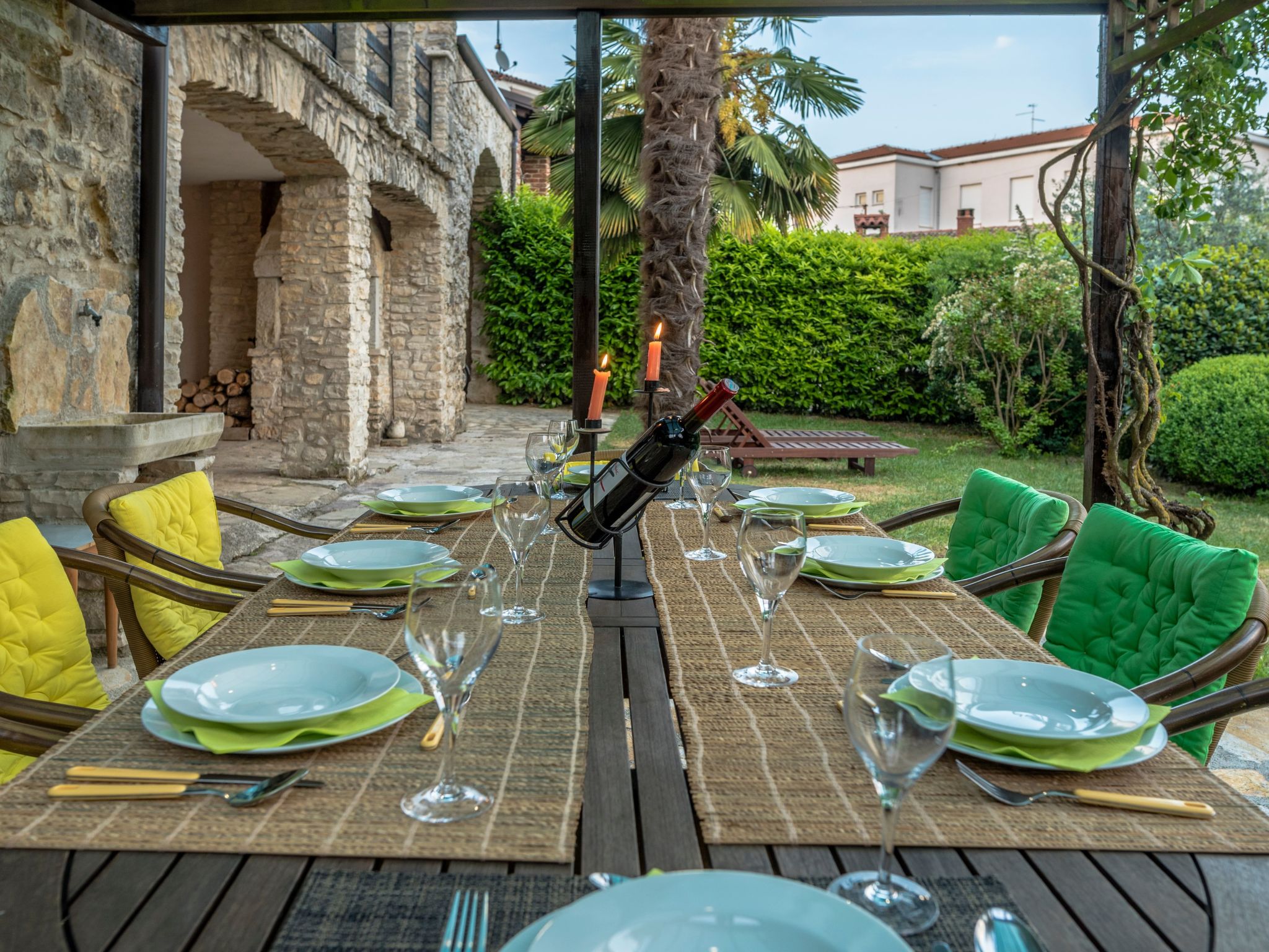 Wunderschön eingerichtete Villa mit Pool und Garten-Image-tags.info