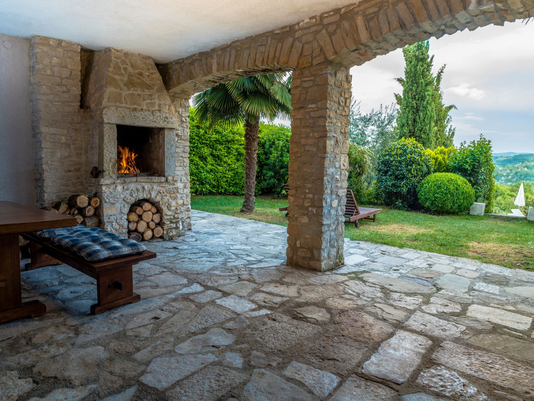 Wunderschön eingerichtete Villa mit Pool und Garten-Image-tags.info