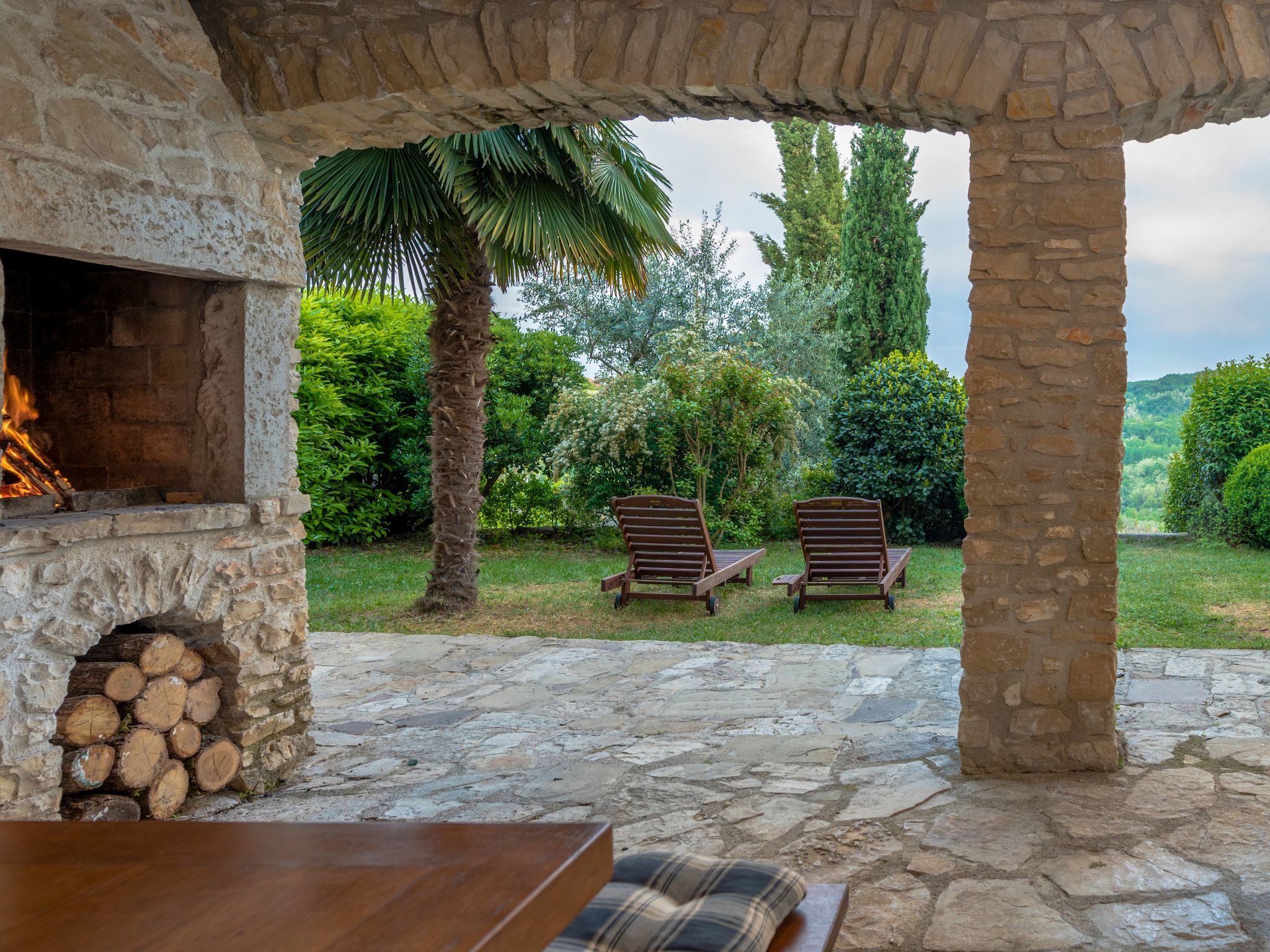 Wunderschön eingerichtete Villa mit Pool und Garten-Image-tags.info