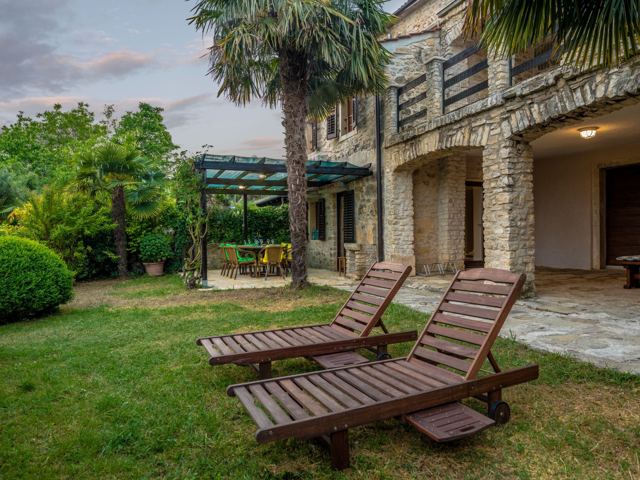 Wunderschön eingerichtete Villa mit Pool und Garten-Image-tags.info