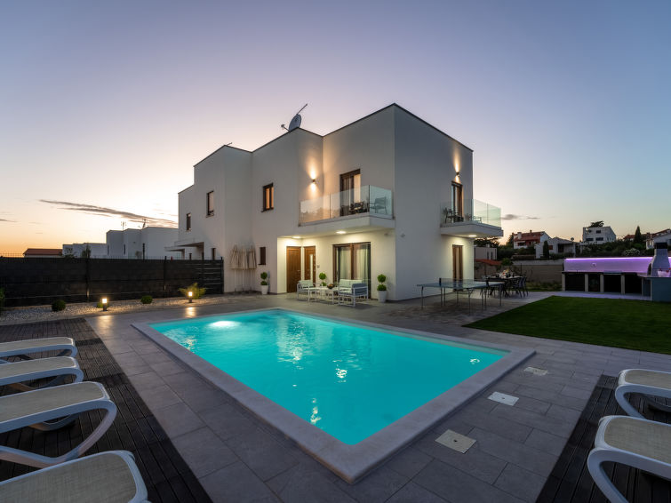 Centraal gelegen vakantiehuis Aria Blue met privézwembad in Kaštelir in Kastelir