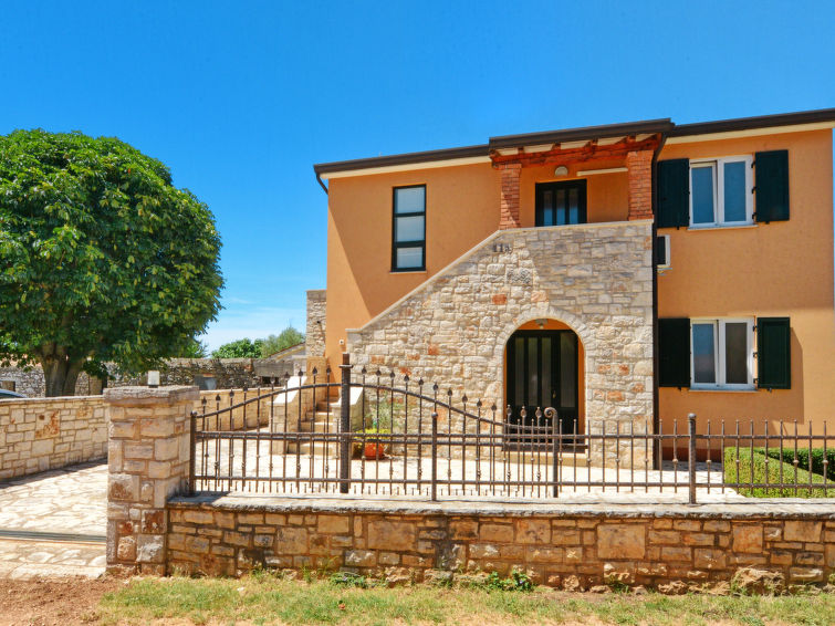 Search and Stay destination Rogovići, Istarska županija - Croatia from AU$ 165. Petrovic (KST250)