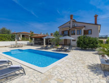 Vrijstaande villa Sara met privézwembad en jacuzzi nabij Poreč - thumbnail 1