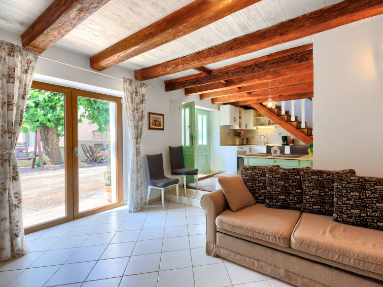 Centraal gelegen vakantiehuis in Kaštelir met privézwembad in Kastelir