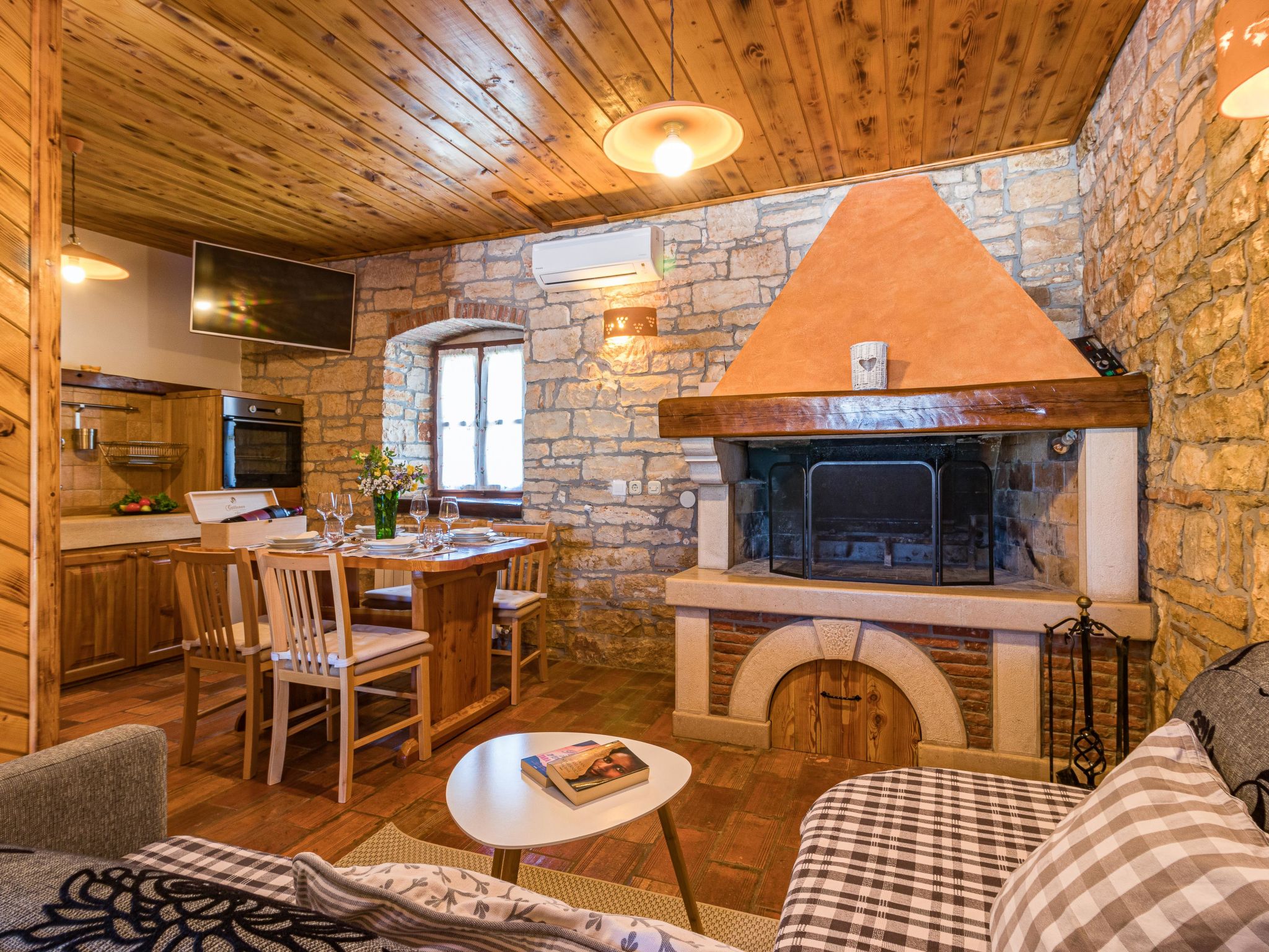Kitchen / Dining Room