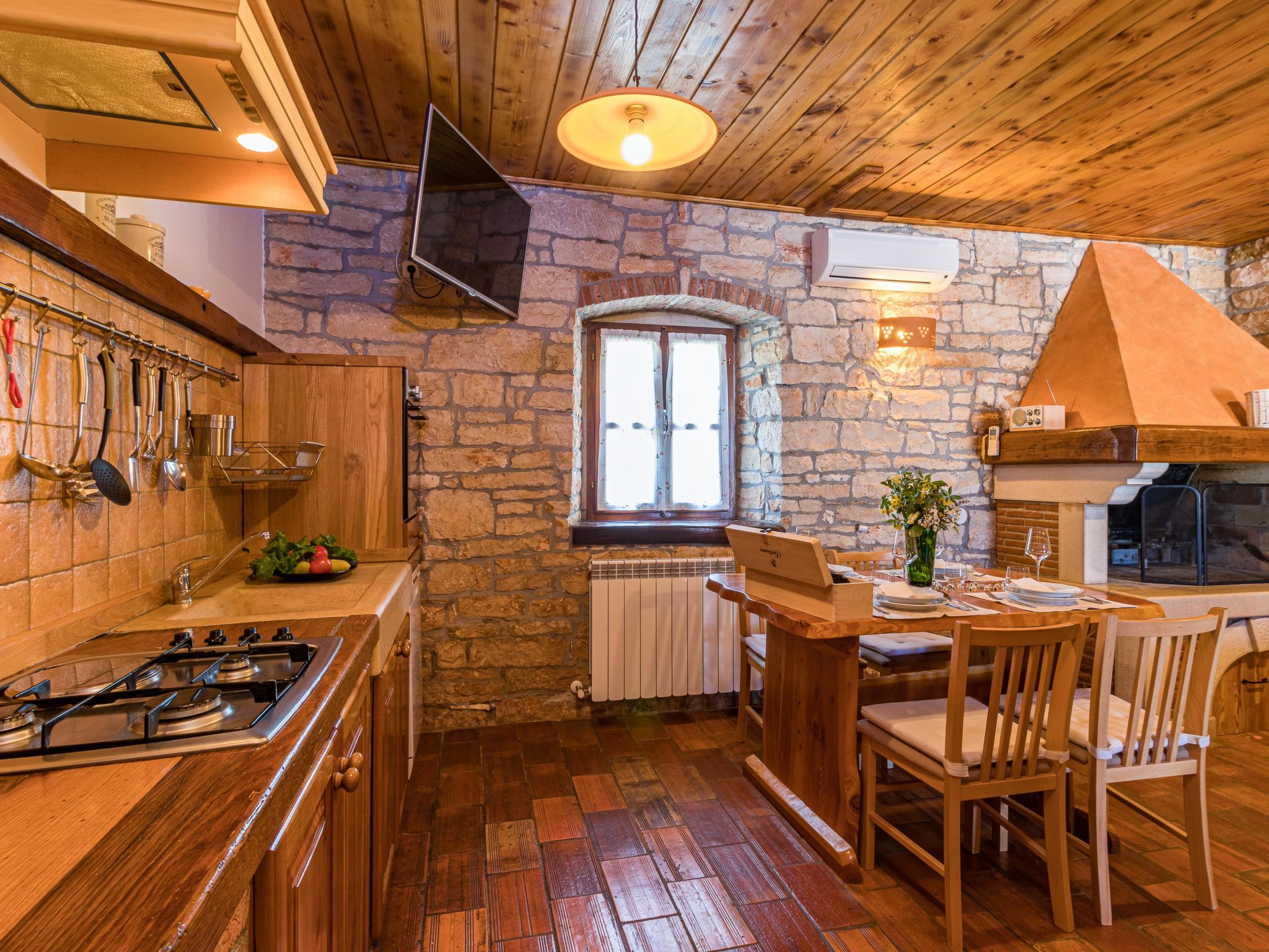 Kitchen / Dining Room