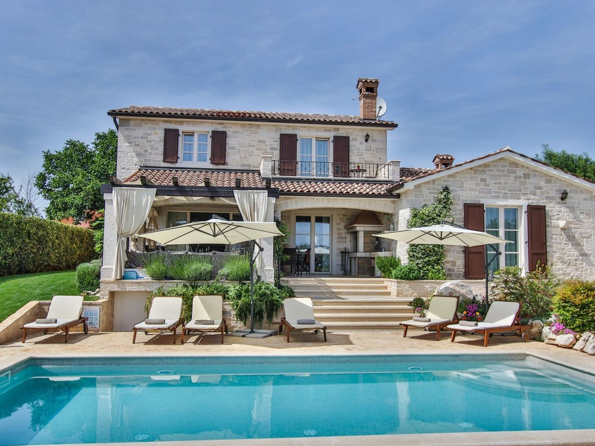 Welcome to Villa Elizabet, your idyllic retreat nestled in the peaceful Babici, Istrien, offering a serene escape near the charming town of Poreč. This delightful detached holiday house is adeptly de..