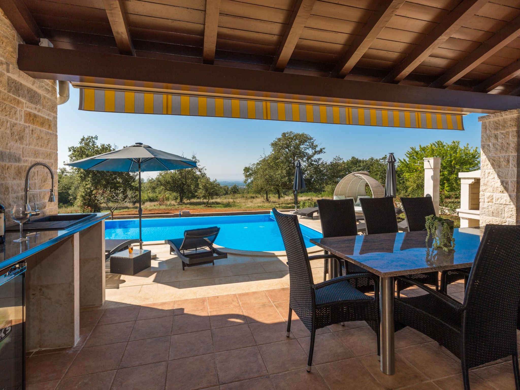 Tolles Ferienhaus in Deklići mit Privatem Pool-Dedans