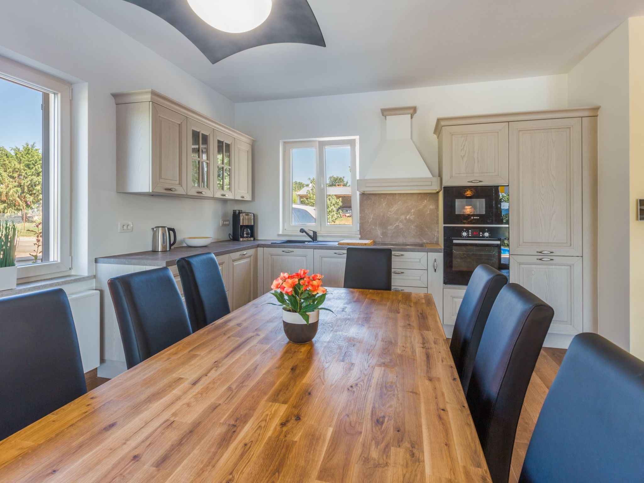 Tolles Ferienhaus in Deklići mit Privatem Pool-Dedans