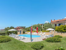 Knus appartement voor 2 bij Poreč met zwembad en tuin - thumbnail 2