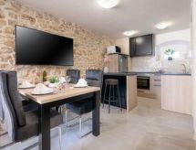 mit Whirlpool und Sauna, in Kastelir