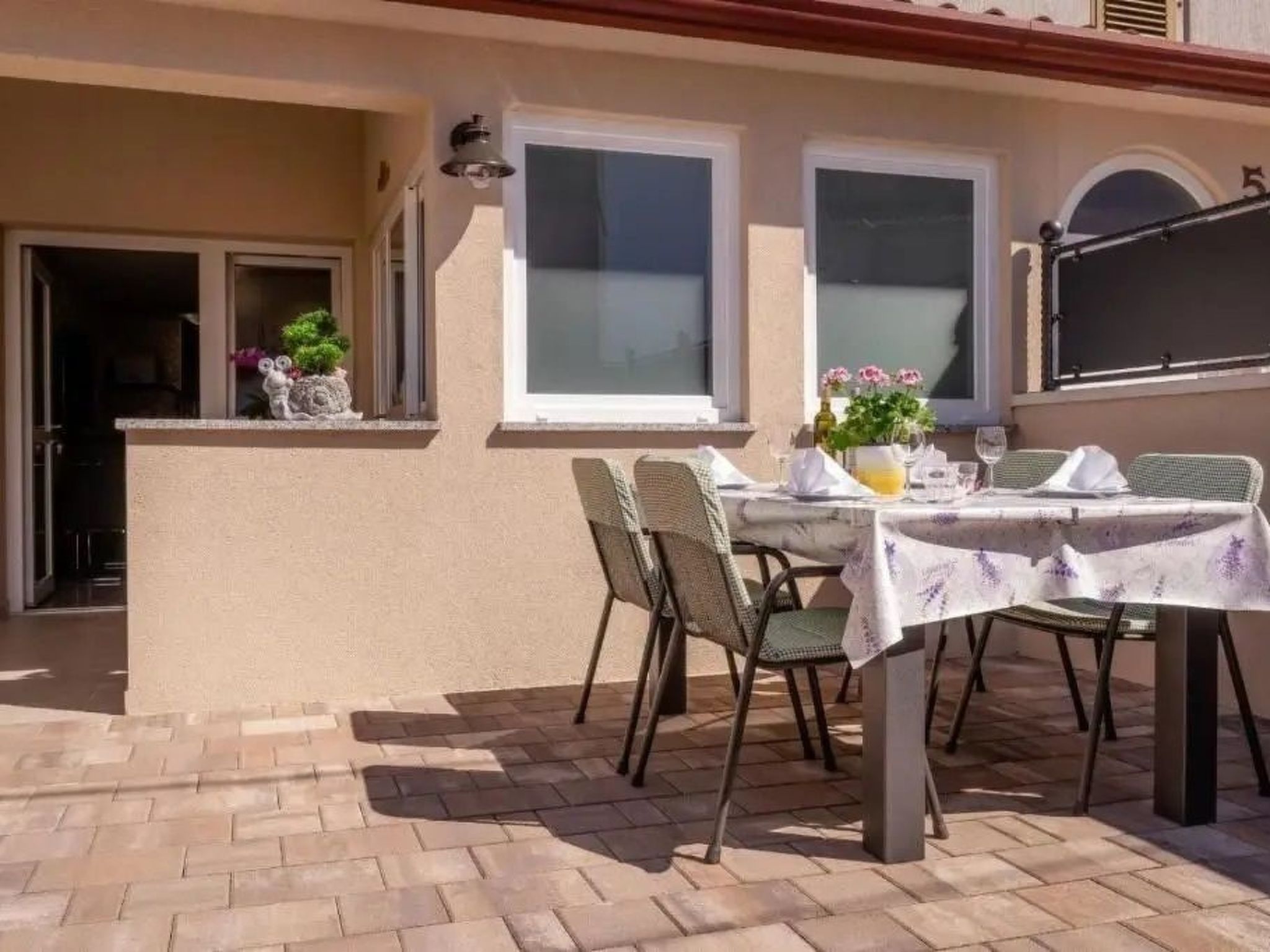 Mit Whirlpool und Sauna, in Kastelir-Drinnen