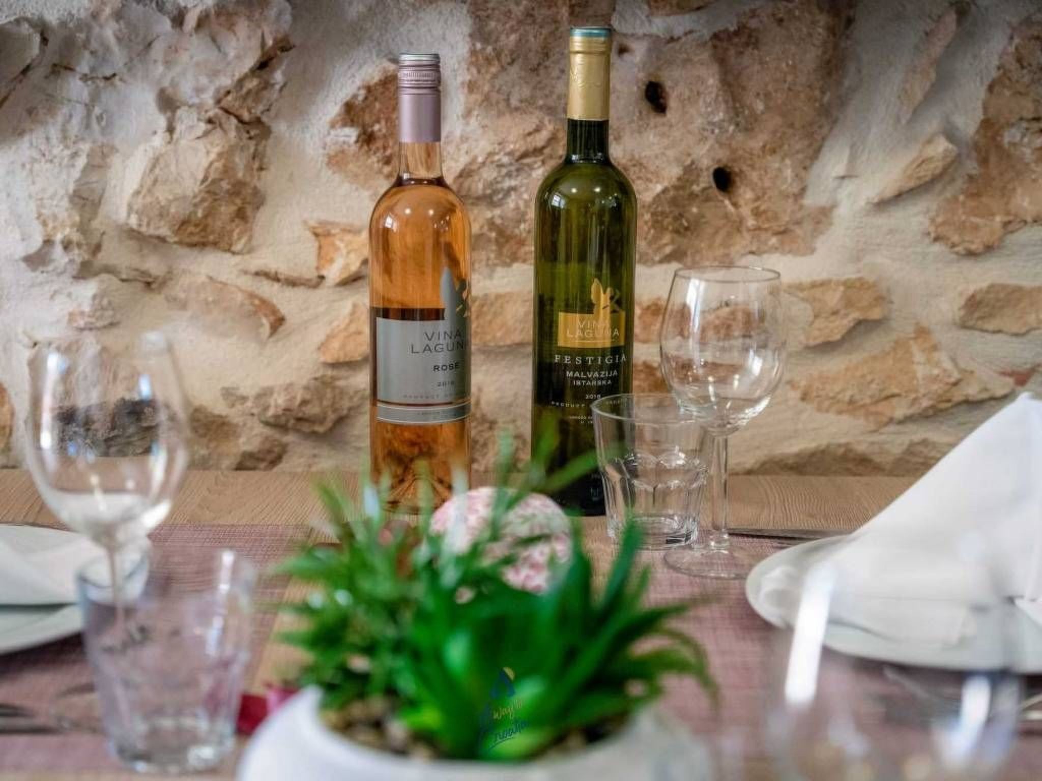 Mit Whirlpool und Sauna, in Kastelir-Drinnen