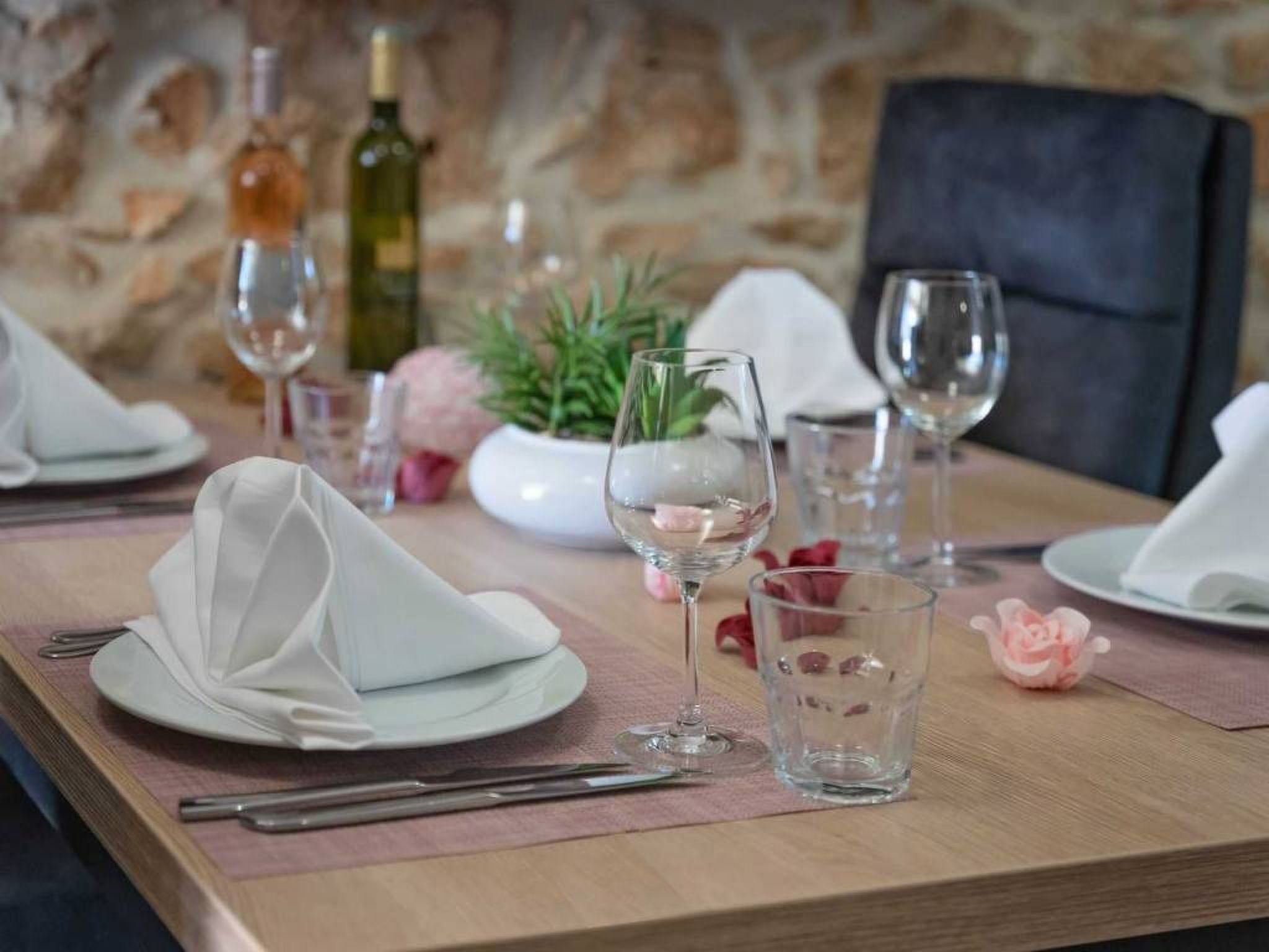 Mit Whirlpool und Sauna, in Kastelir-Drinnen