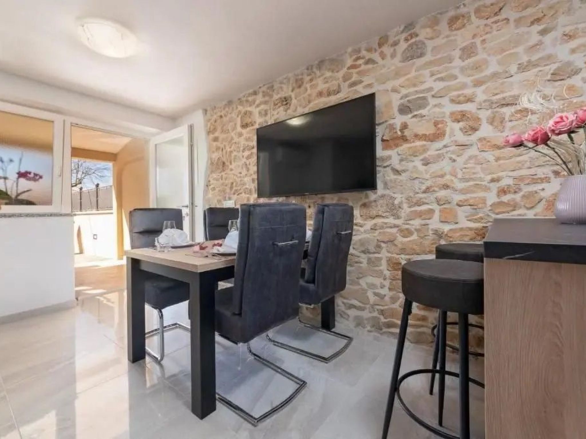 Mit Whirlpool und Sauna, in Kastelir-Drinnen