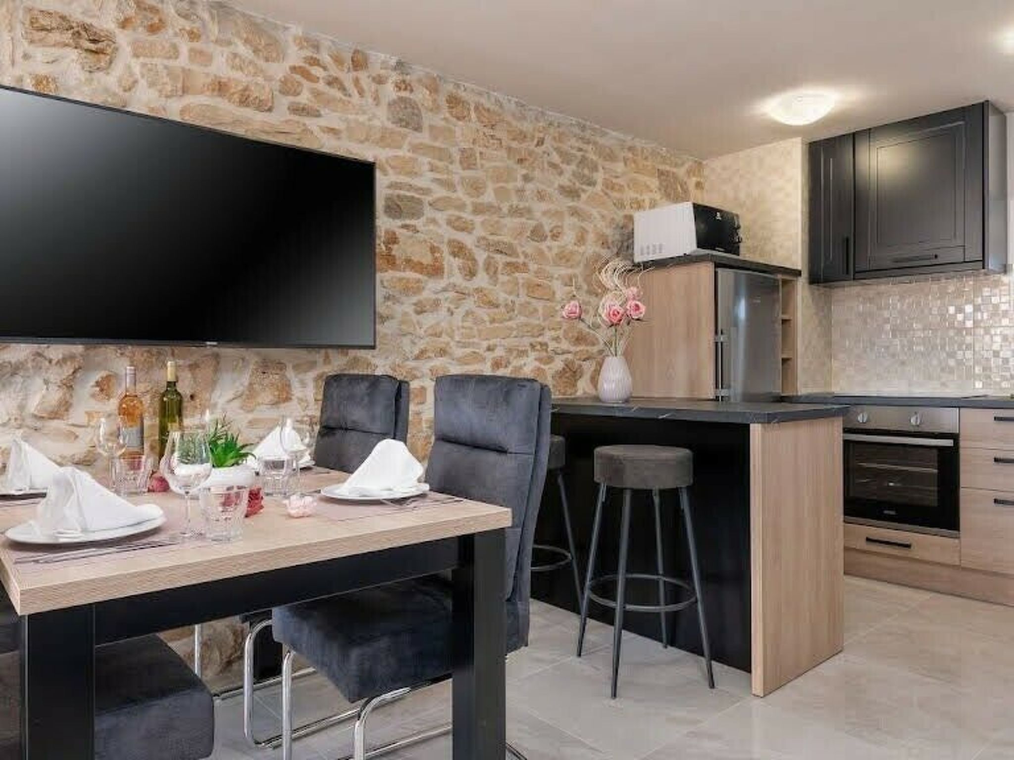 Mit Whirlpool und Sauna, in Kastelir-Drinnen