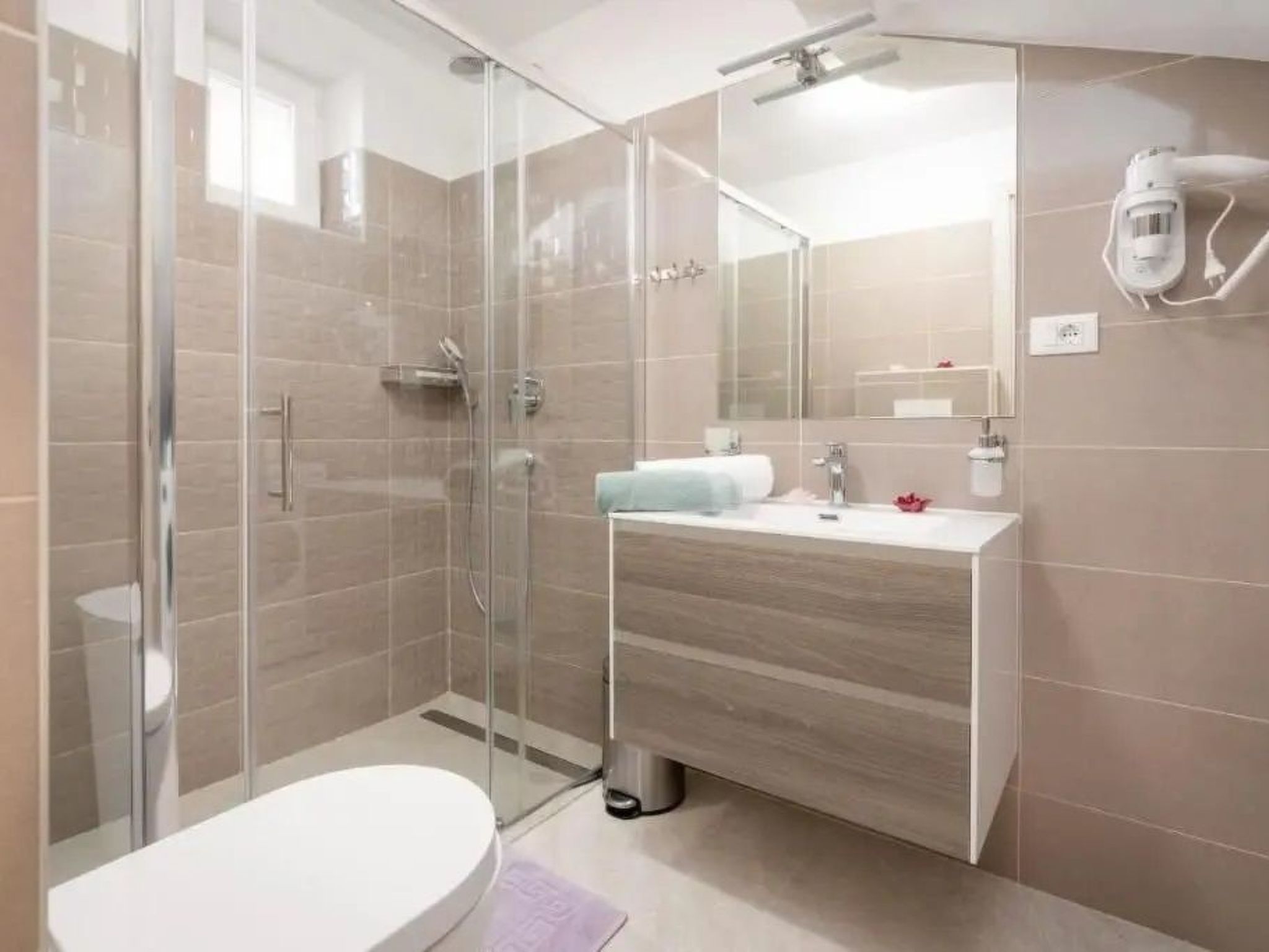 Mit Whirlpool und Sauna, in Kastelir-Drinnen