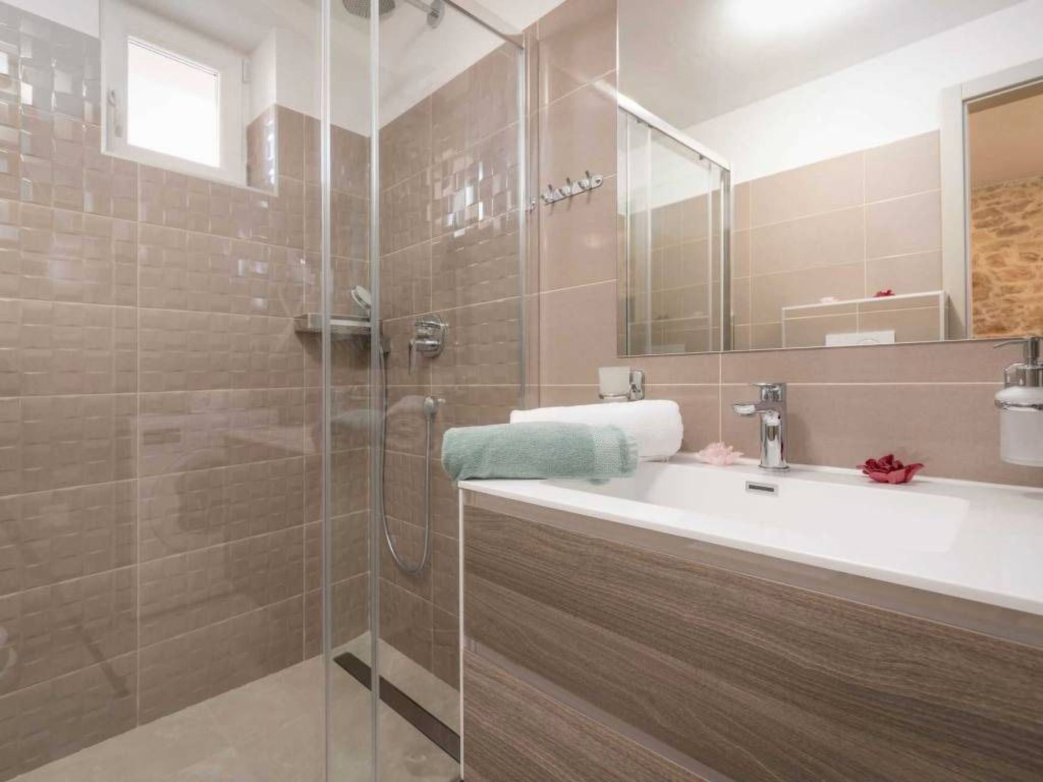 Mit Whirlpool und Sauna, in Kastelir-Drinnen