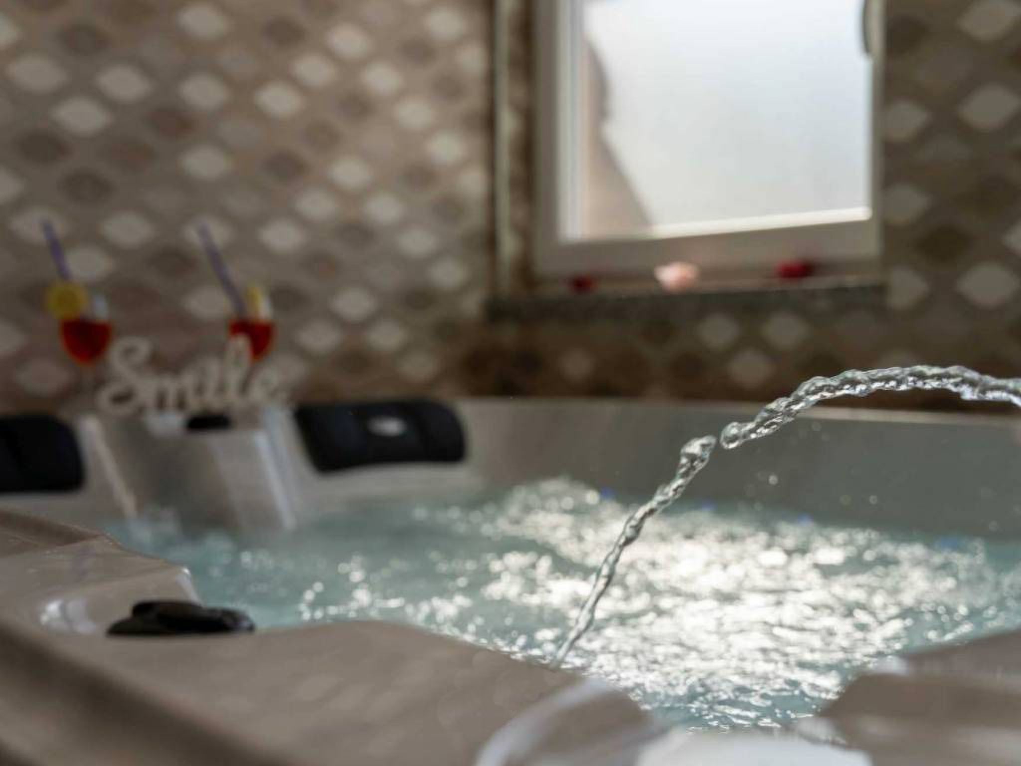 Mit Whirlpool und Sauna, in Kastelir-Drinnen