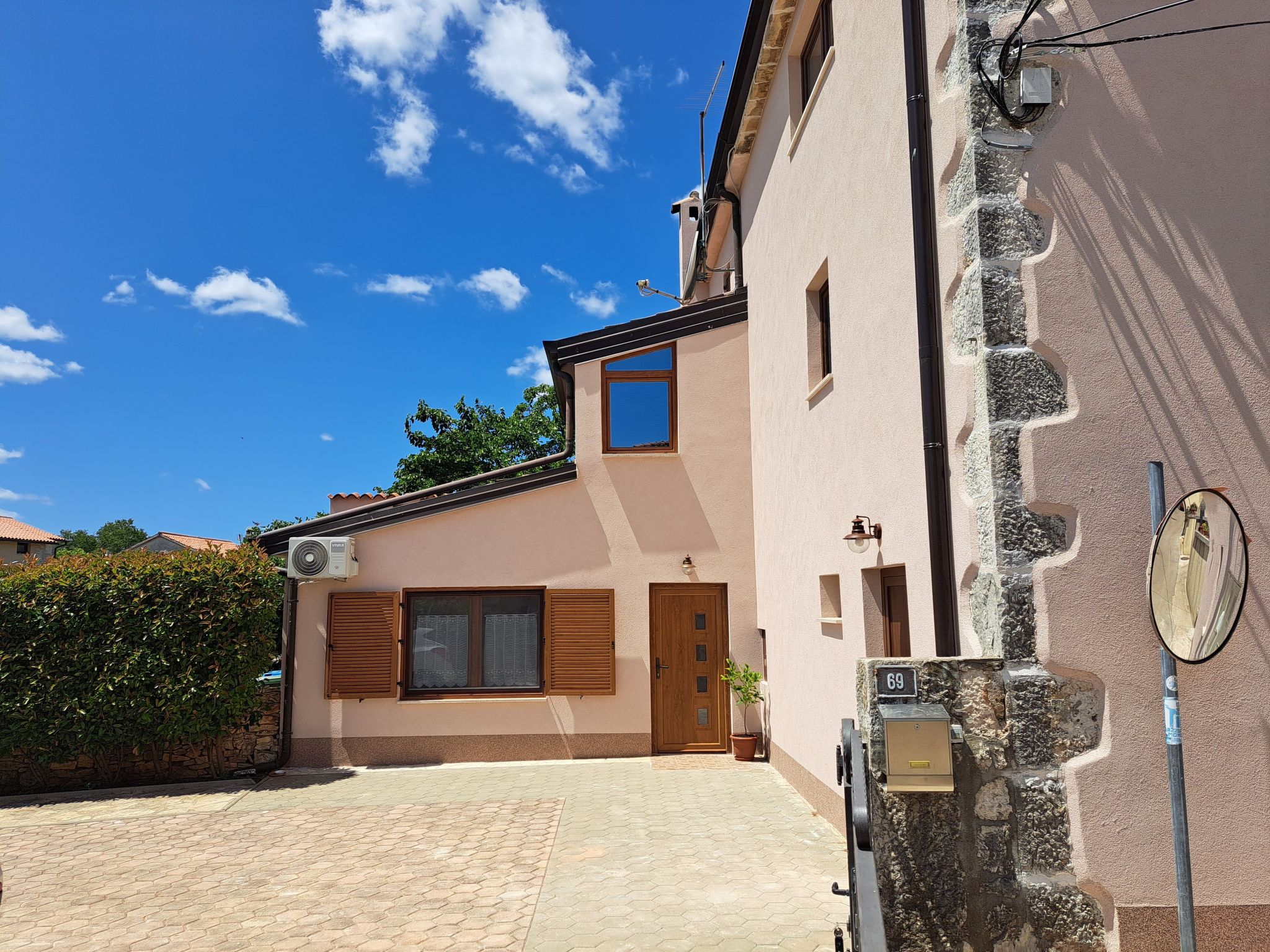 Haus Mirelia für zwei Personen mit Garten-Dedans