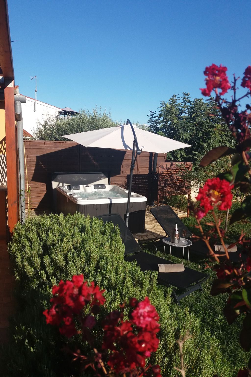 Haus Mirelia für zwei Personen mit Garten-Dedans