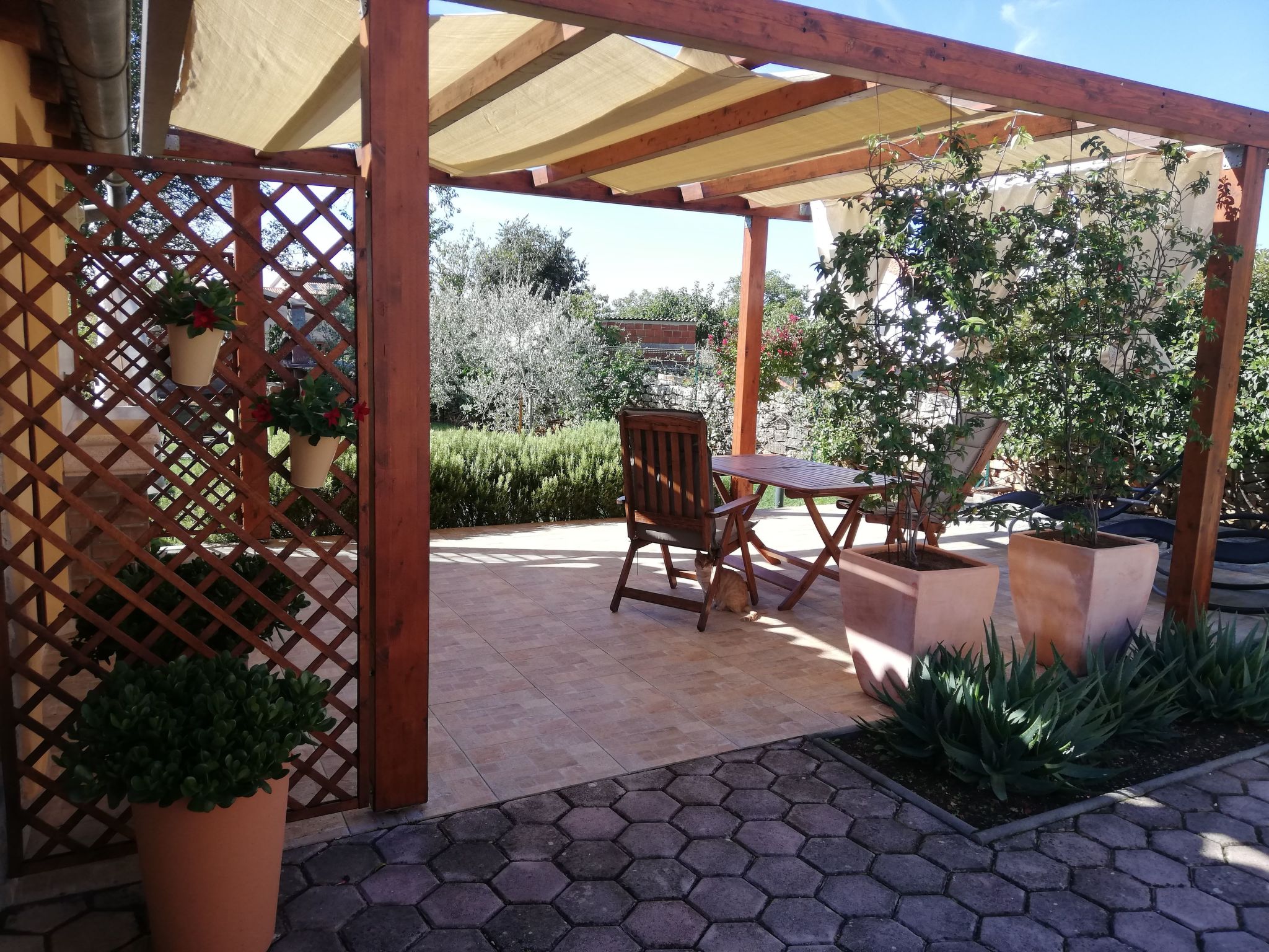 Haus Mirelia für zwei Personen mit Garten-Dedans