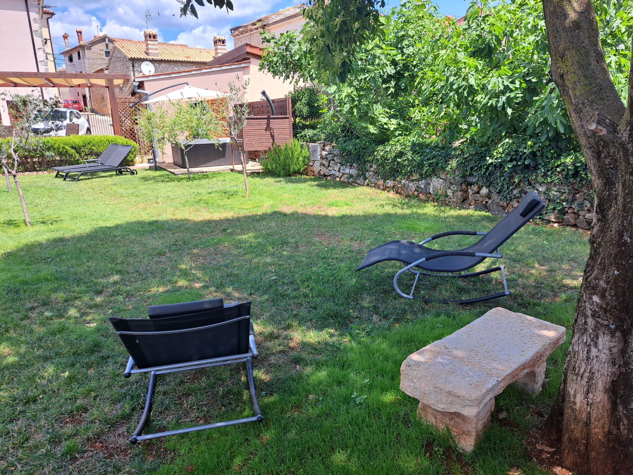 Haus Mirelia für zwei Personen mit Garten-Dedans