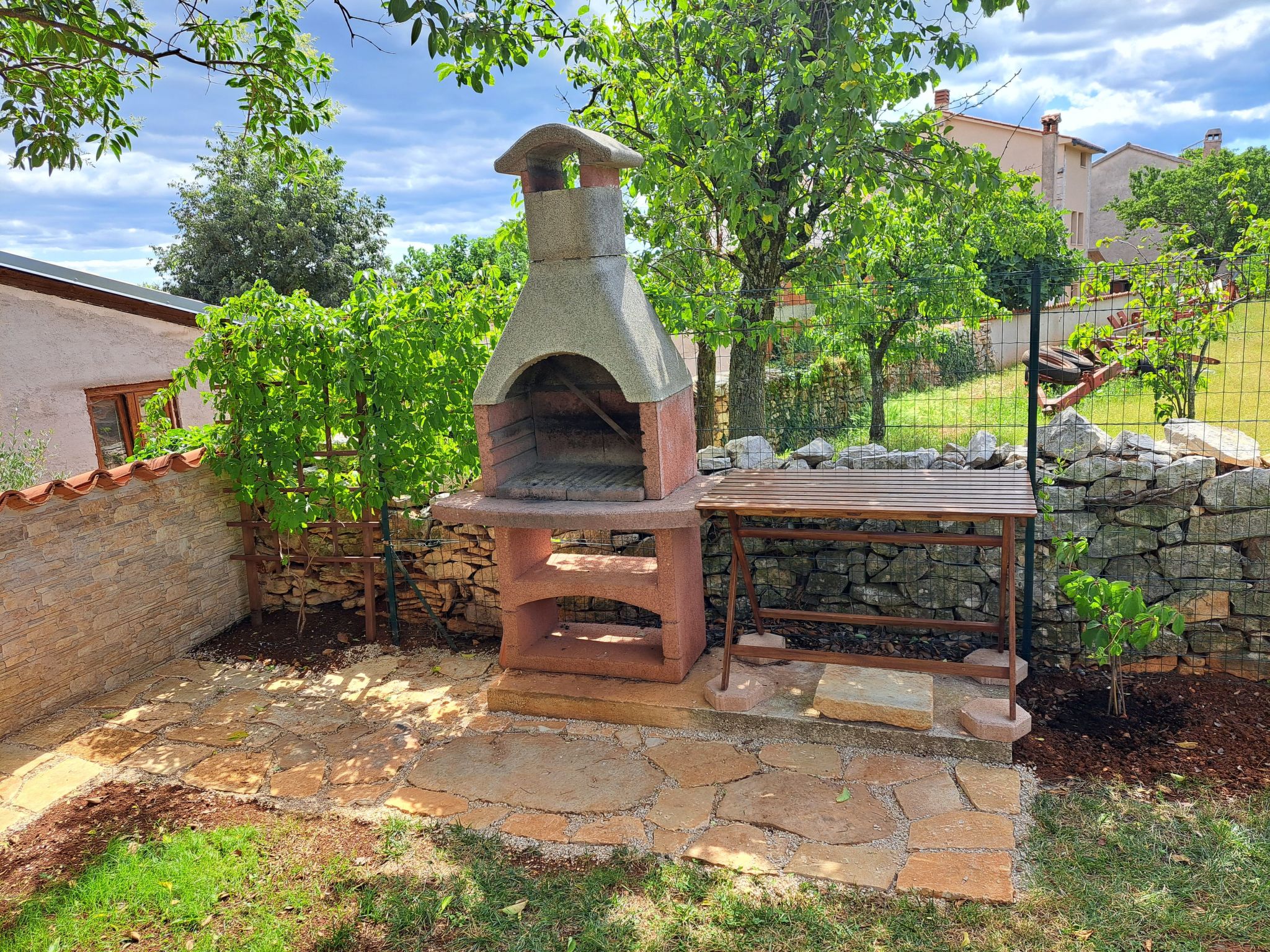 Haus Mirelia für zwei Personen mit Garten-Dedans