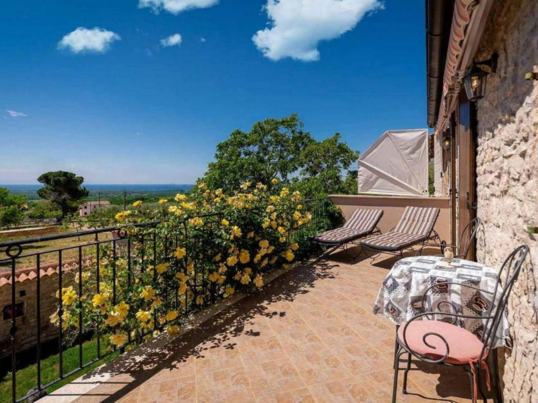 Vakantiehuis met omheinde tuin in Porec/Kastelir (Kroatië) 1 hond is welkom