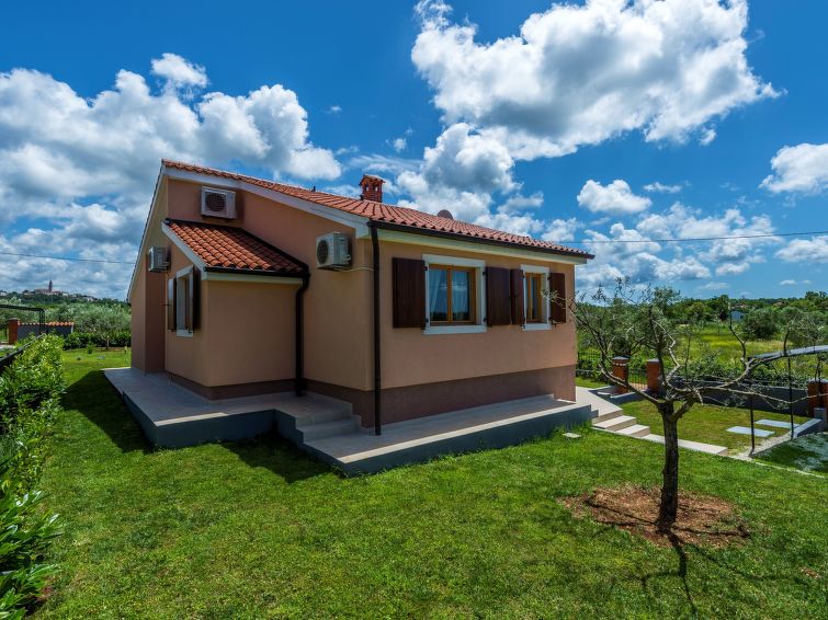 Op 1 km van het centrum: Vrijstaand vakantiehuis met privézwembad in Višnjan in Poreč/Višnjan