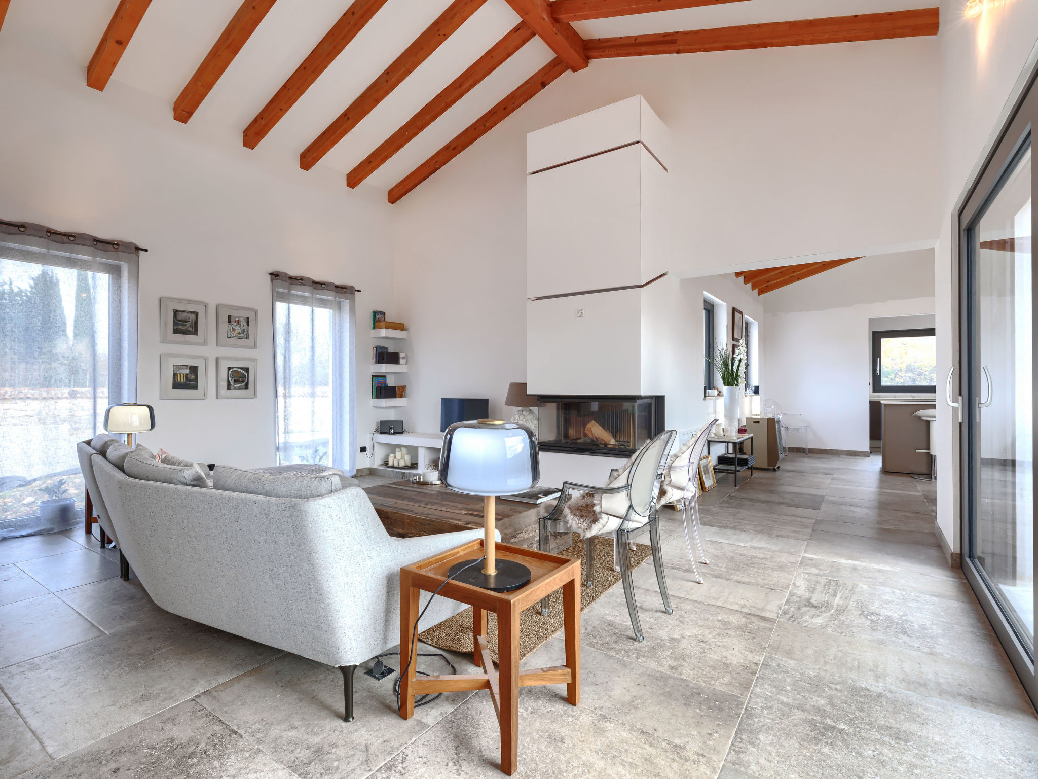 Maison Paradis-Inside