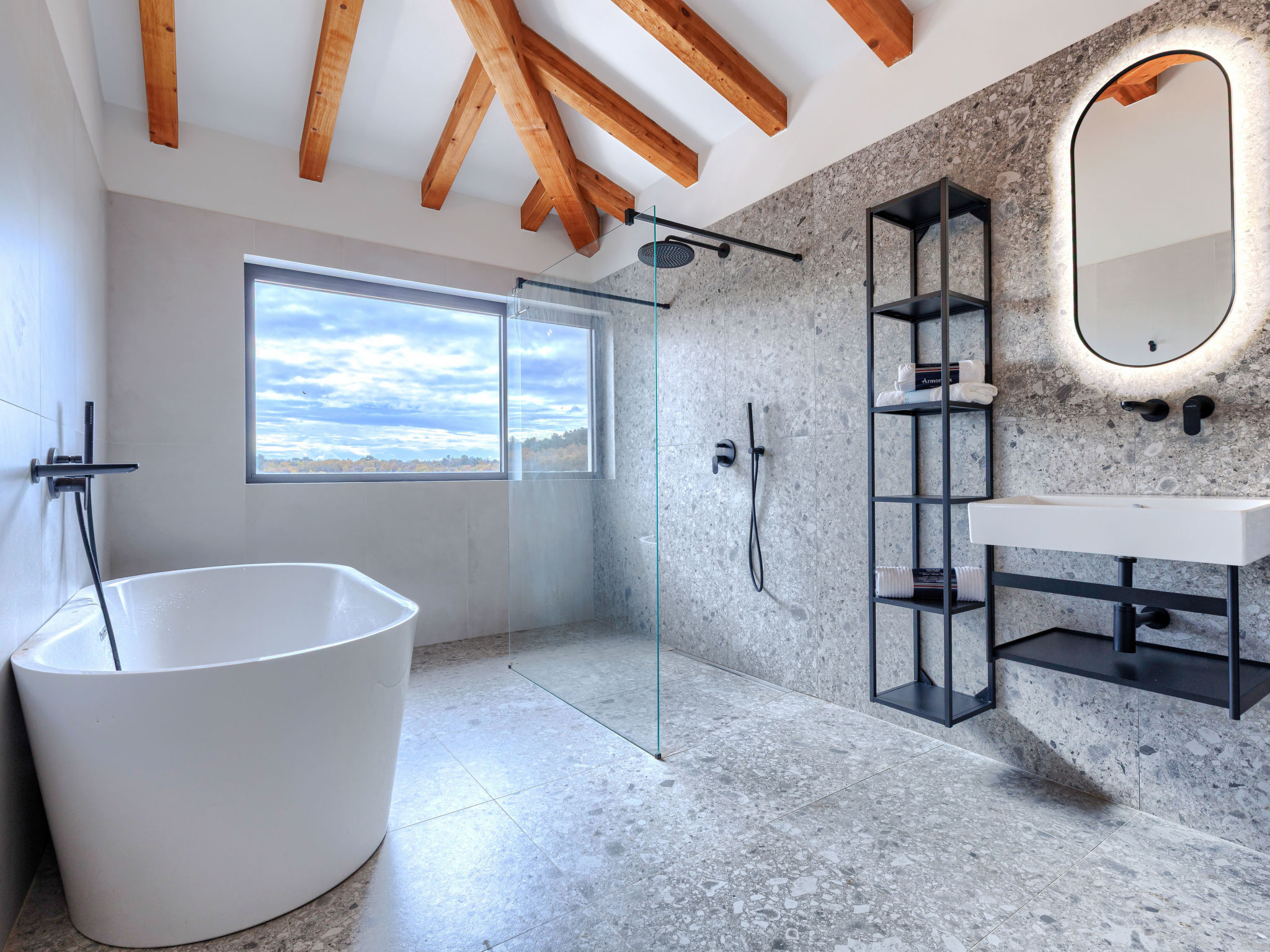 Maison Paradis-Inside