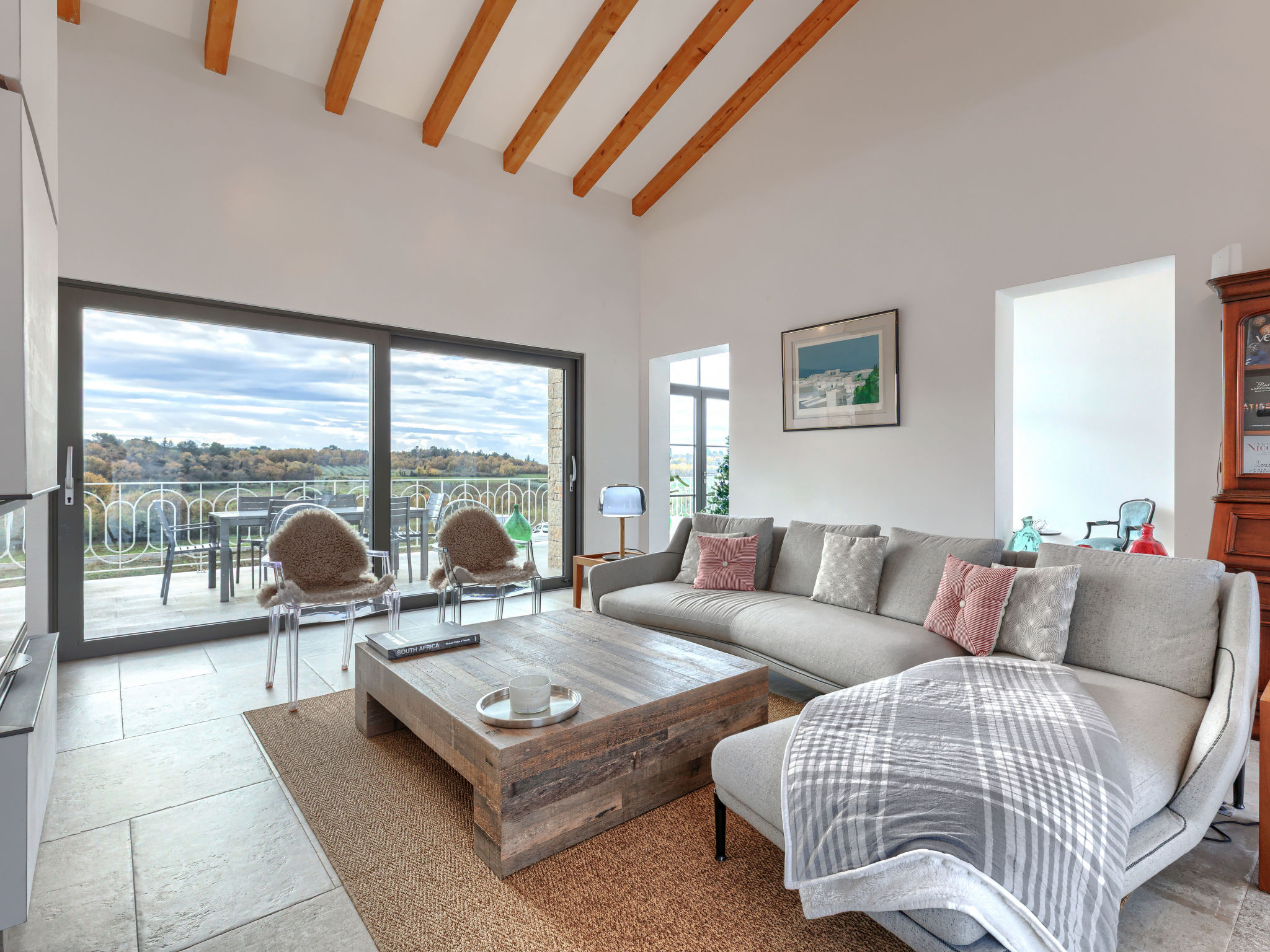 Maison Paradis-Inside