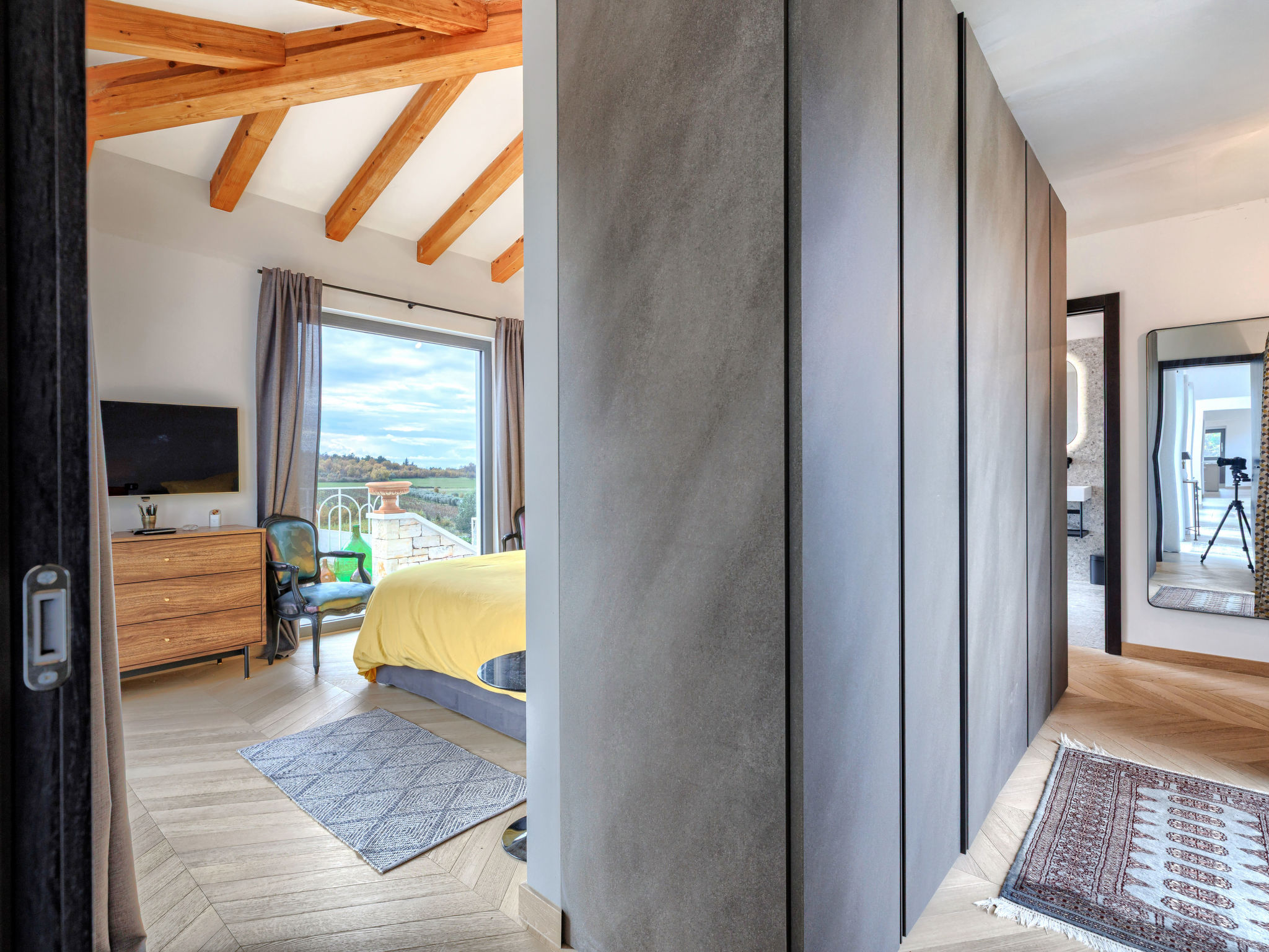 Maison Paradis-Inside