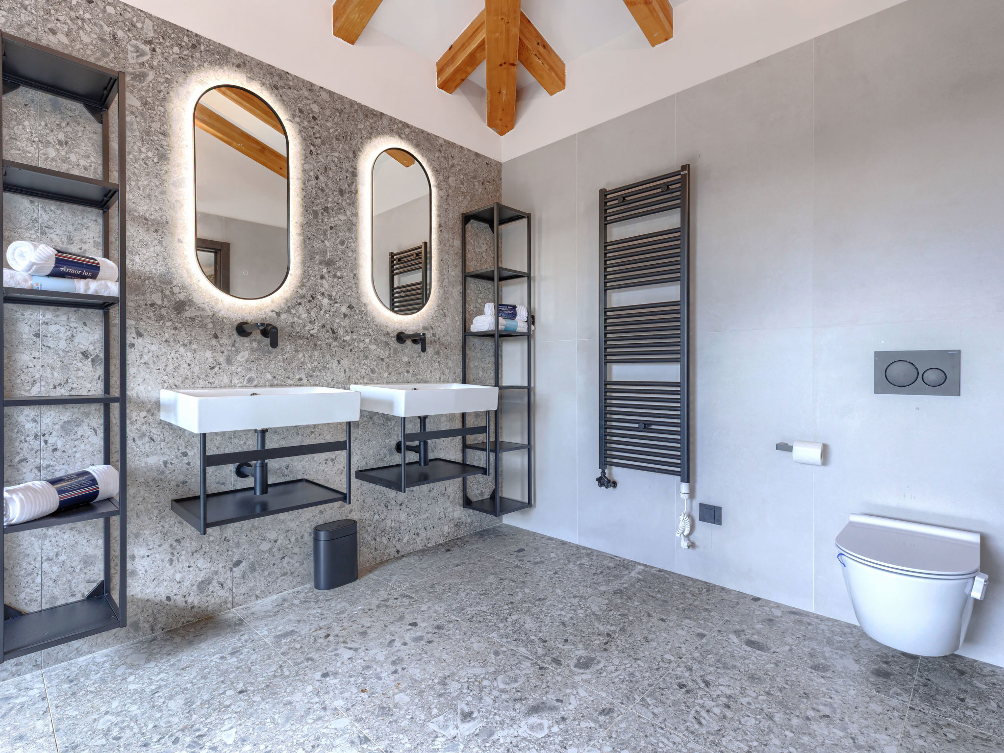 Maison Paradis-Inside