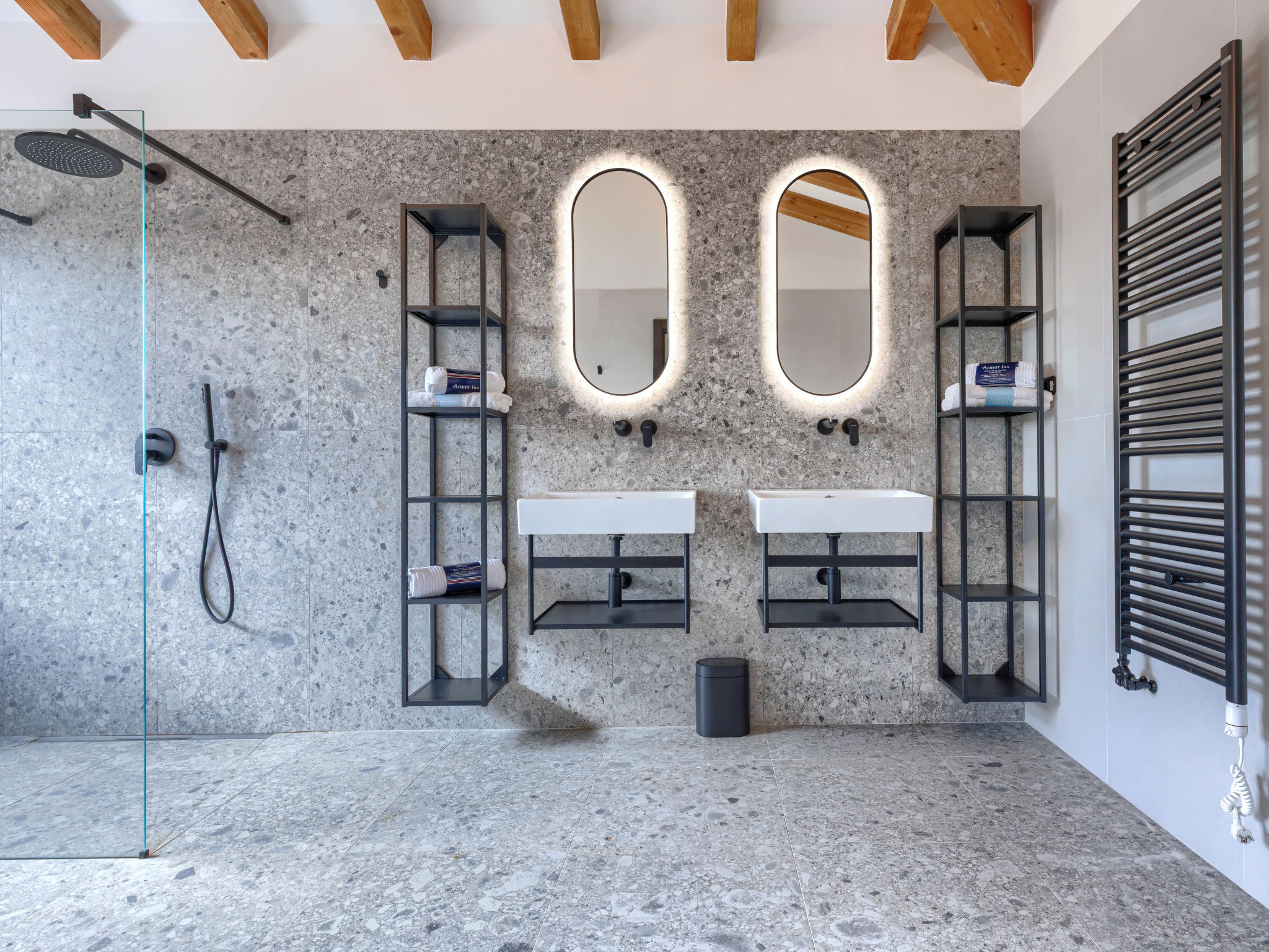 Maison Paradis-Inside