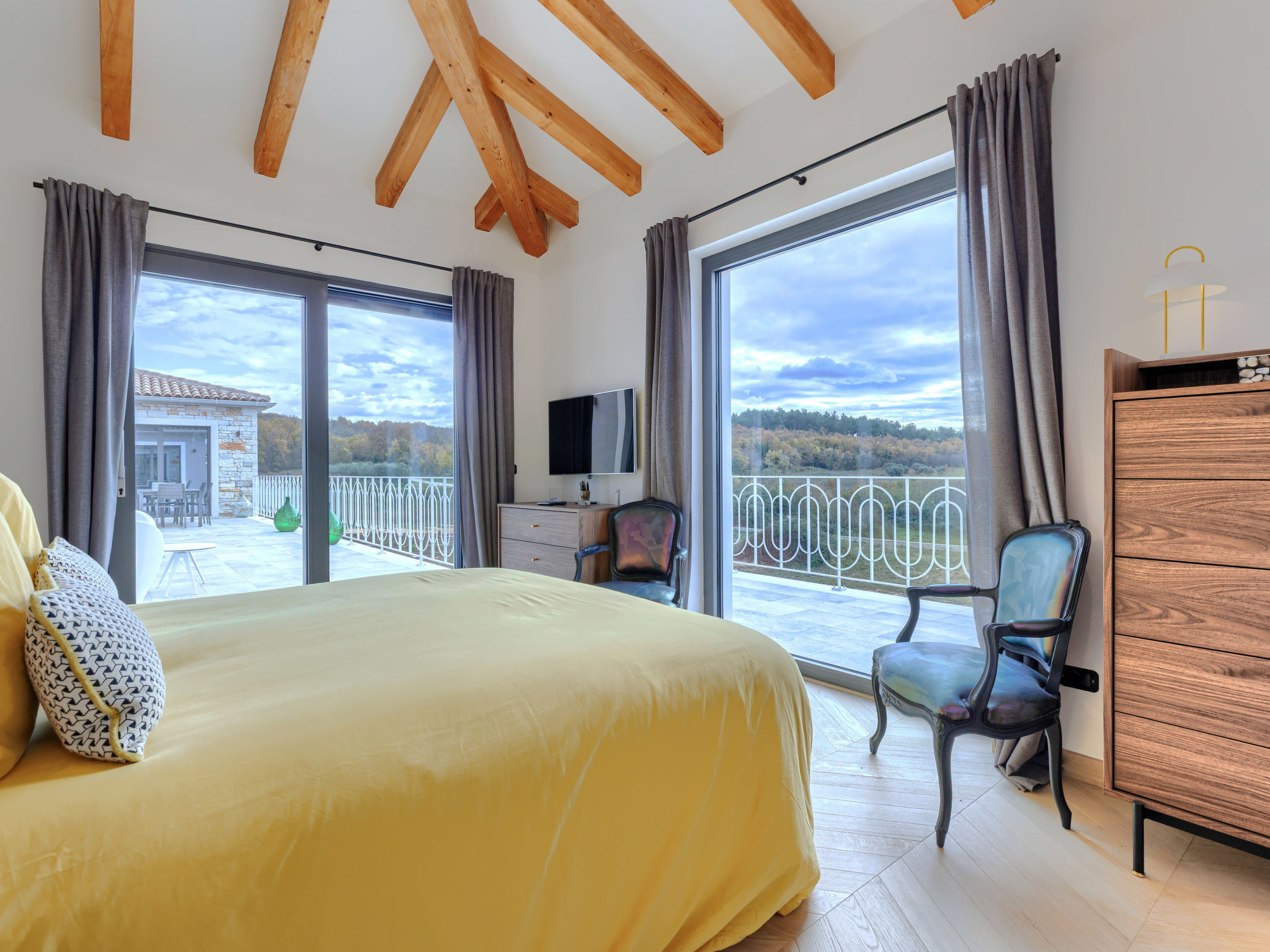 Maison Paradis-Inside