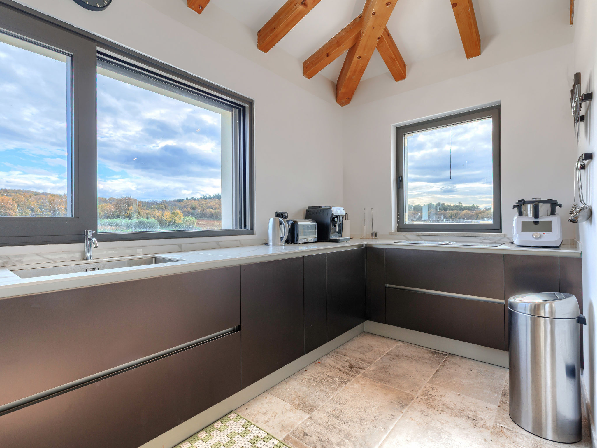 Maison Paradis-Inside