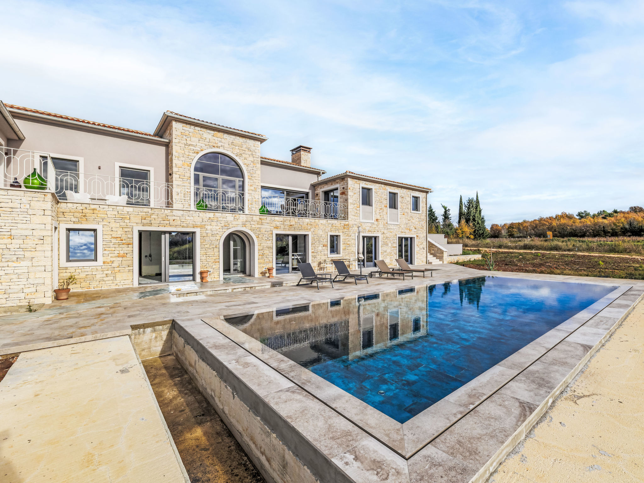 Maison Paradis-Outside