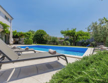 Authentieke villa met privézwembad en biljart nabij Poreč - thumbnail 2