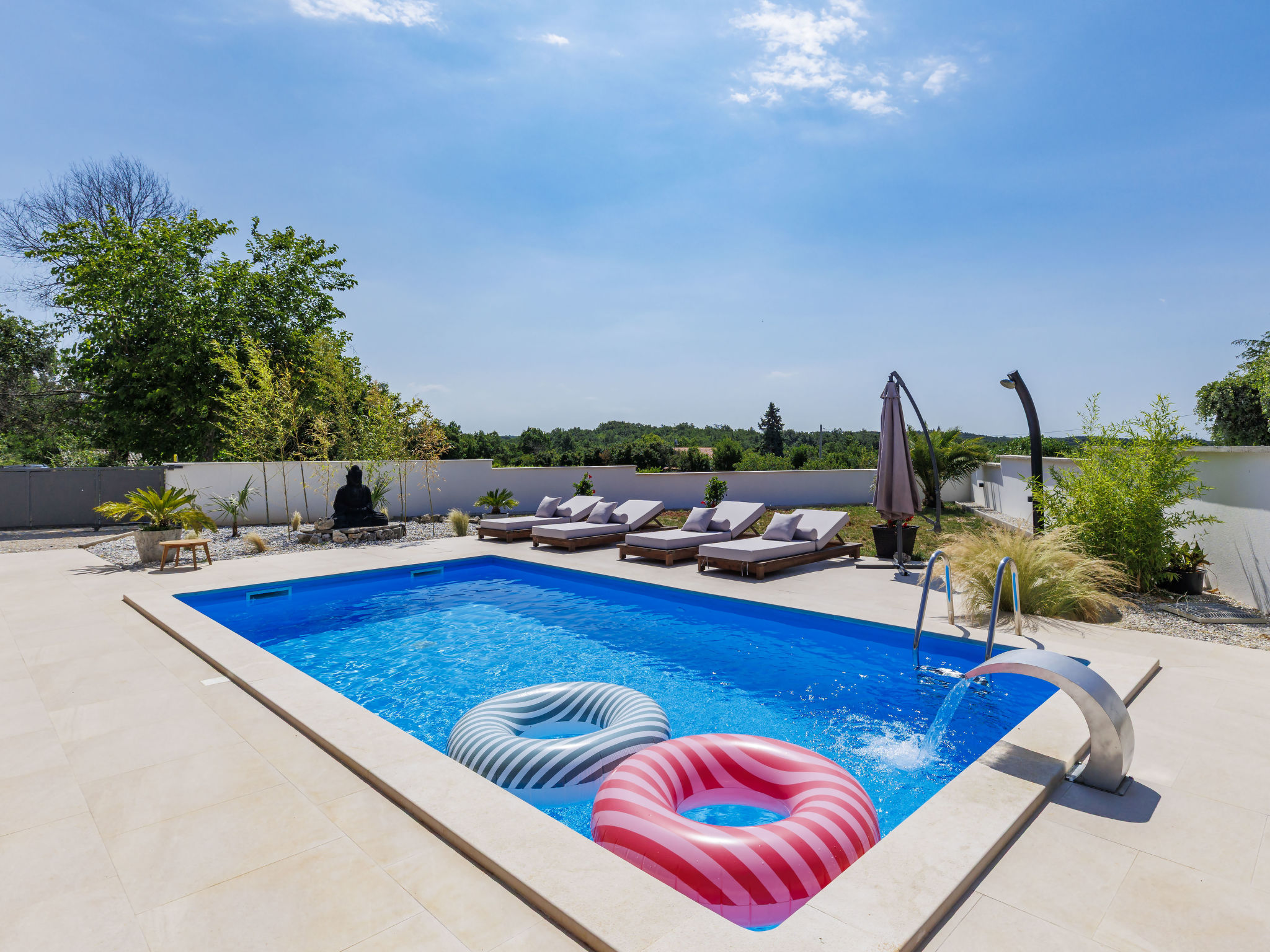 Villa Luna-Outside