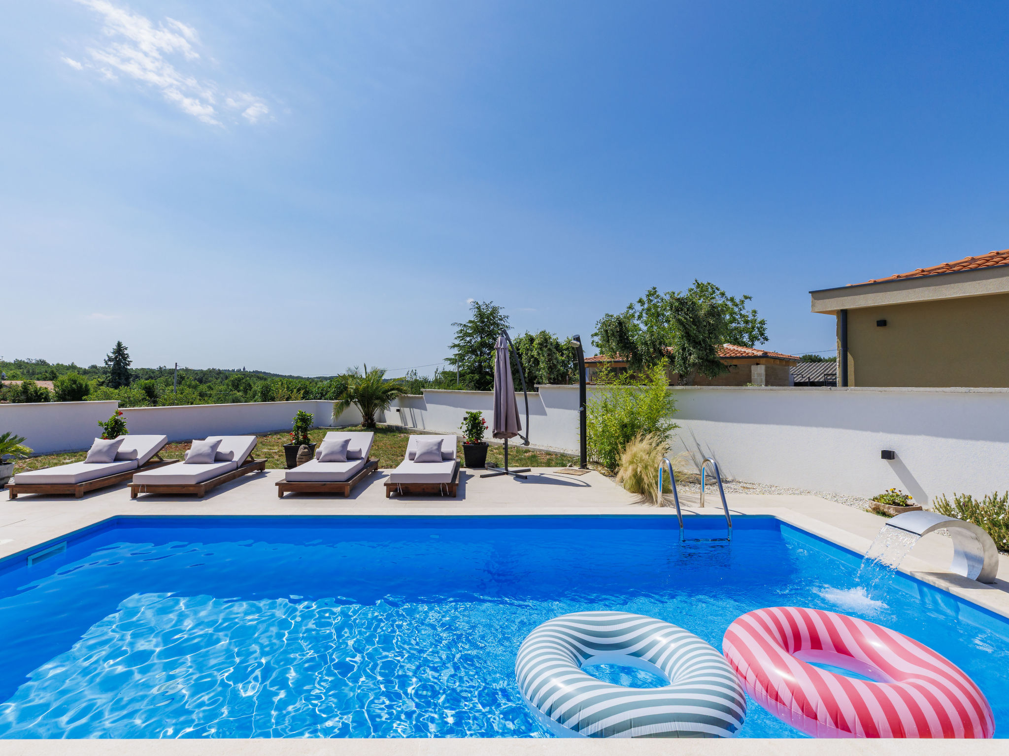 Villa Luna-Outside