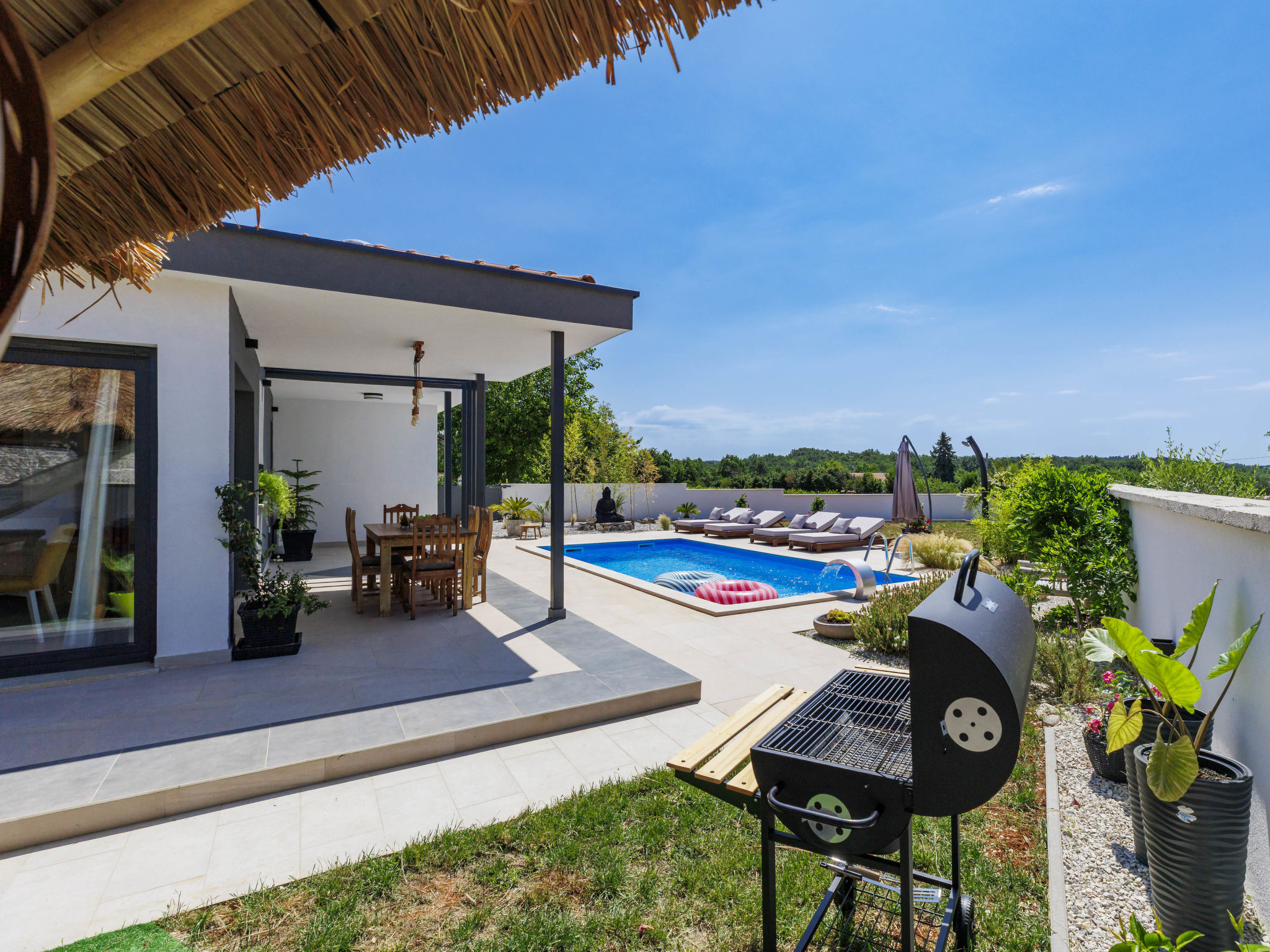 Villa Luna-Outside