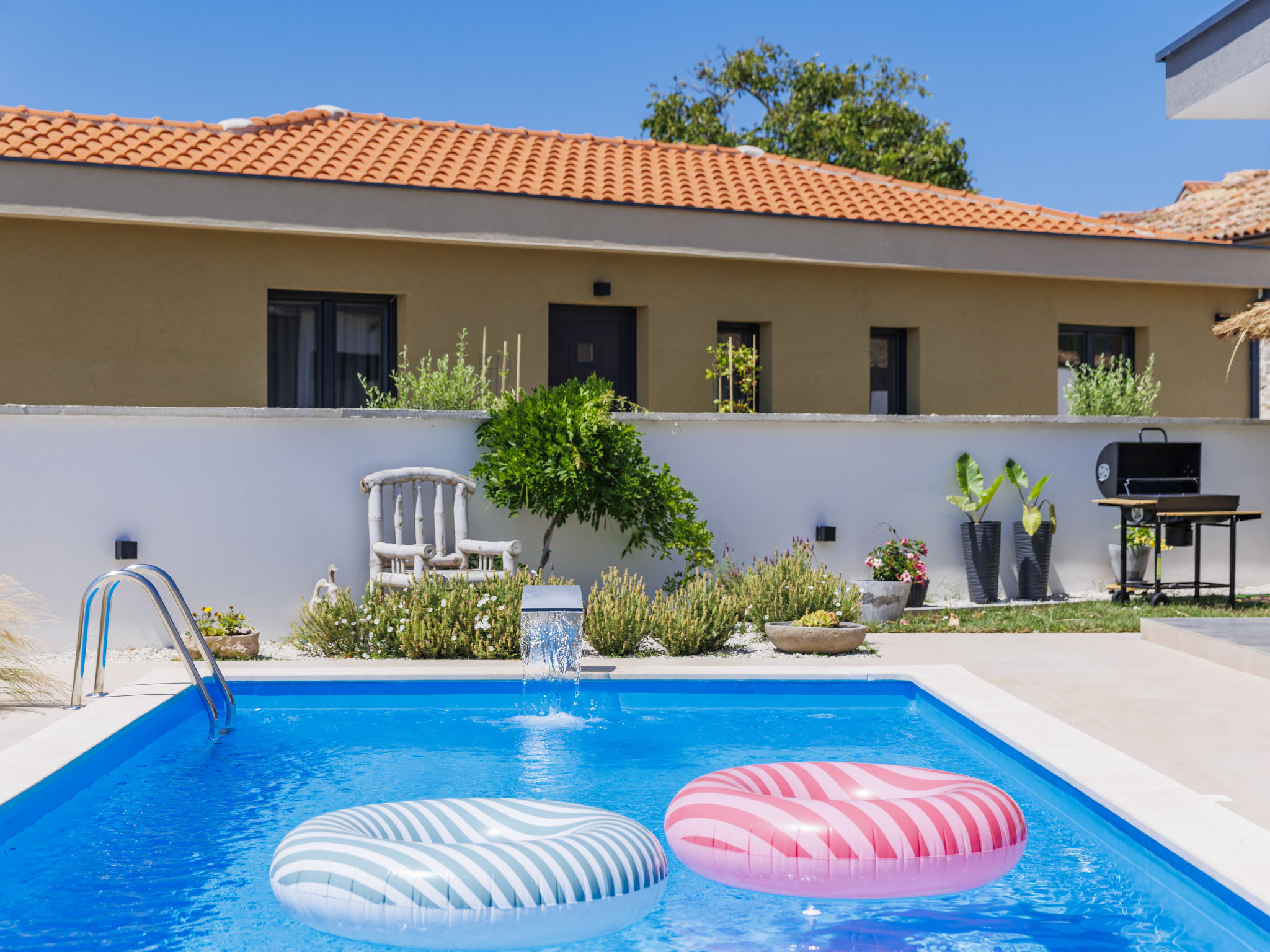 Villa Luna-Outside
