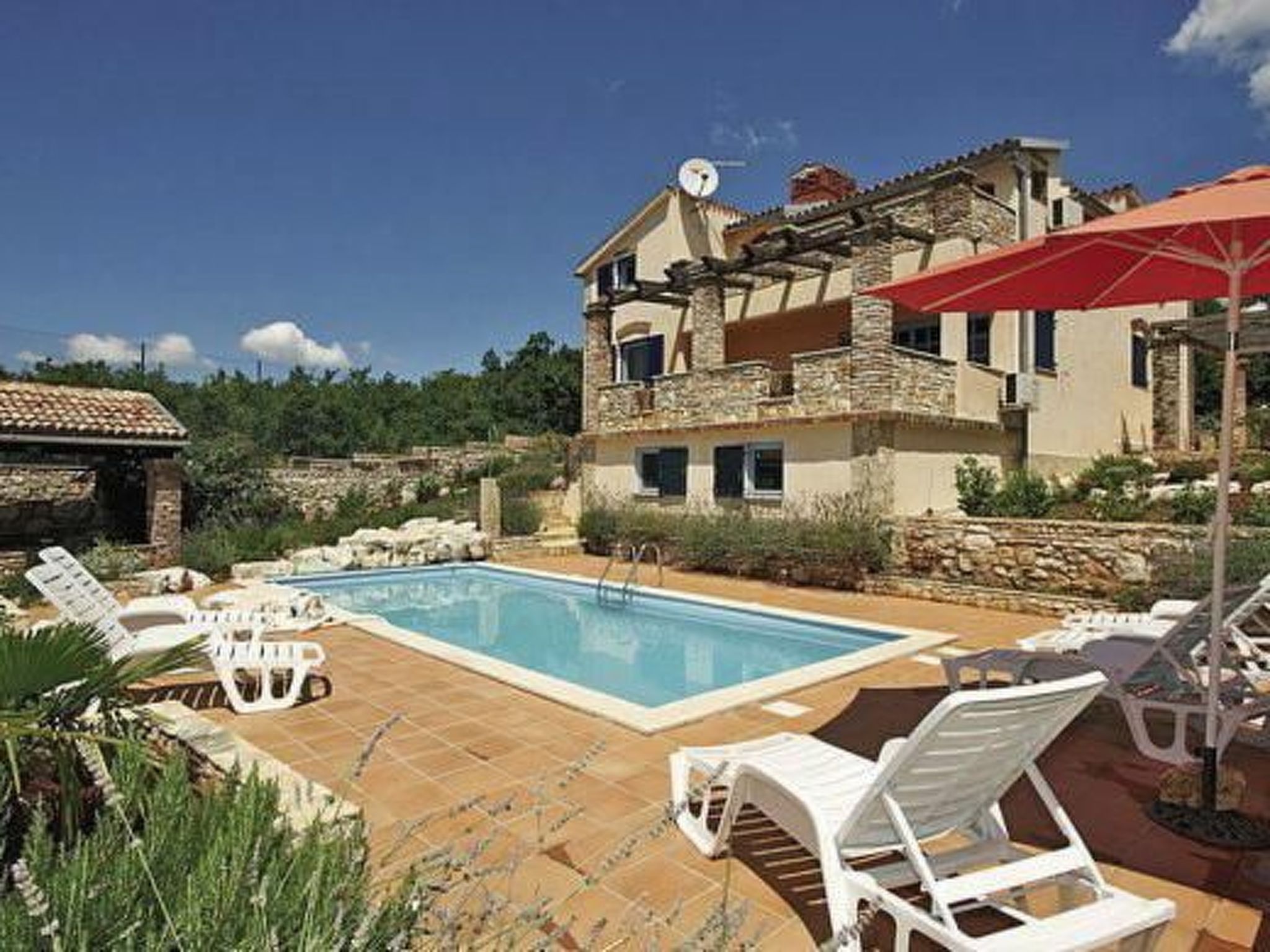 Ruhiggelegene Villa mit eigenem Tennisplatz und Pool für Ausflüge in die Umgebu - Binnen
