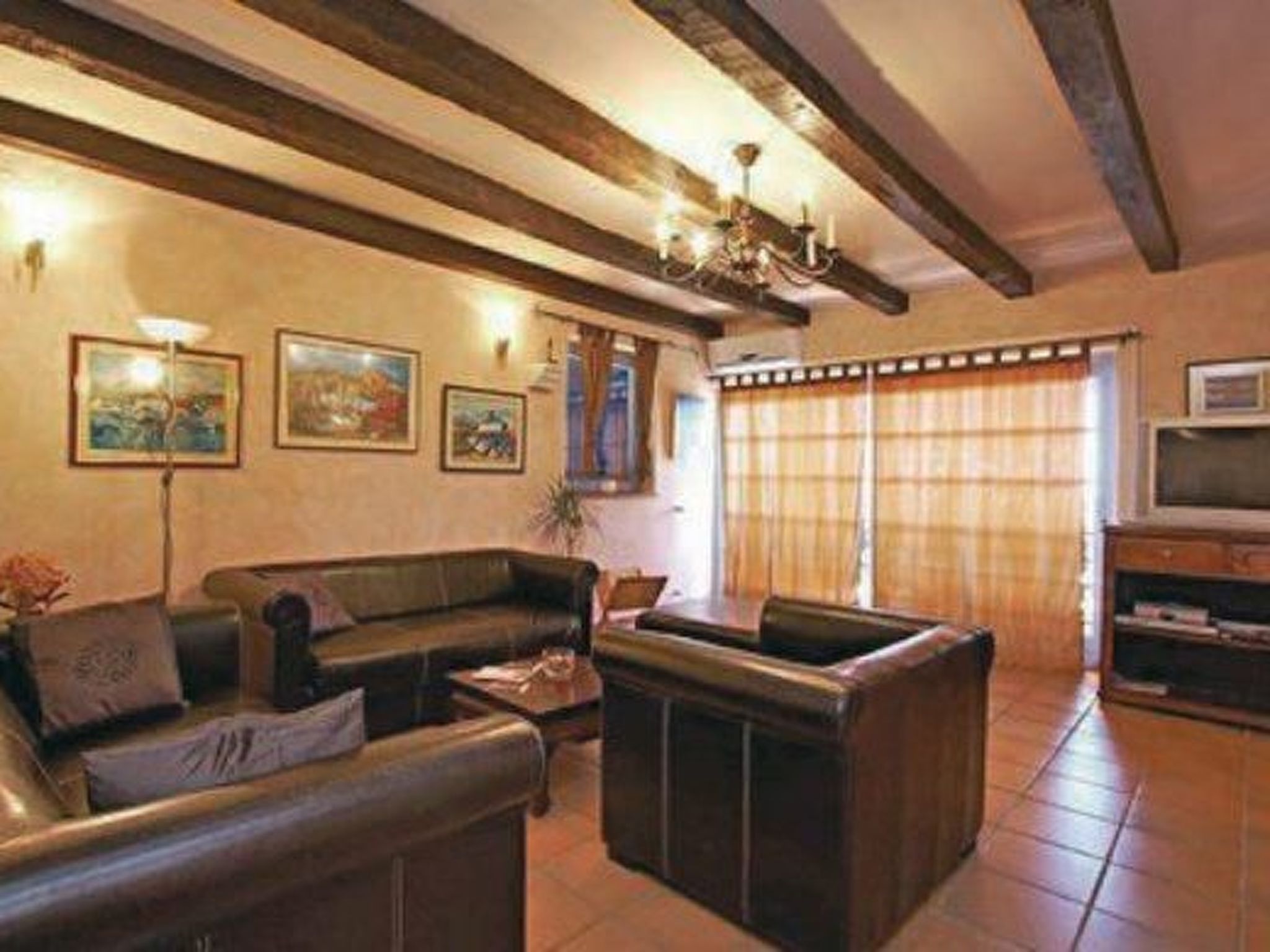 Ruhiggelegene Villa mit eigenem Tennisplatz und Pool für Ausflüge in die Umgebu - Binnen