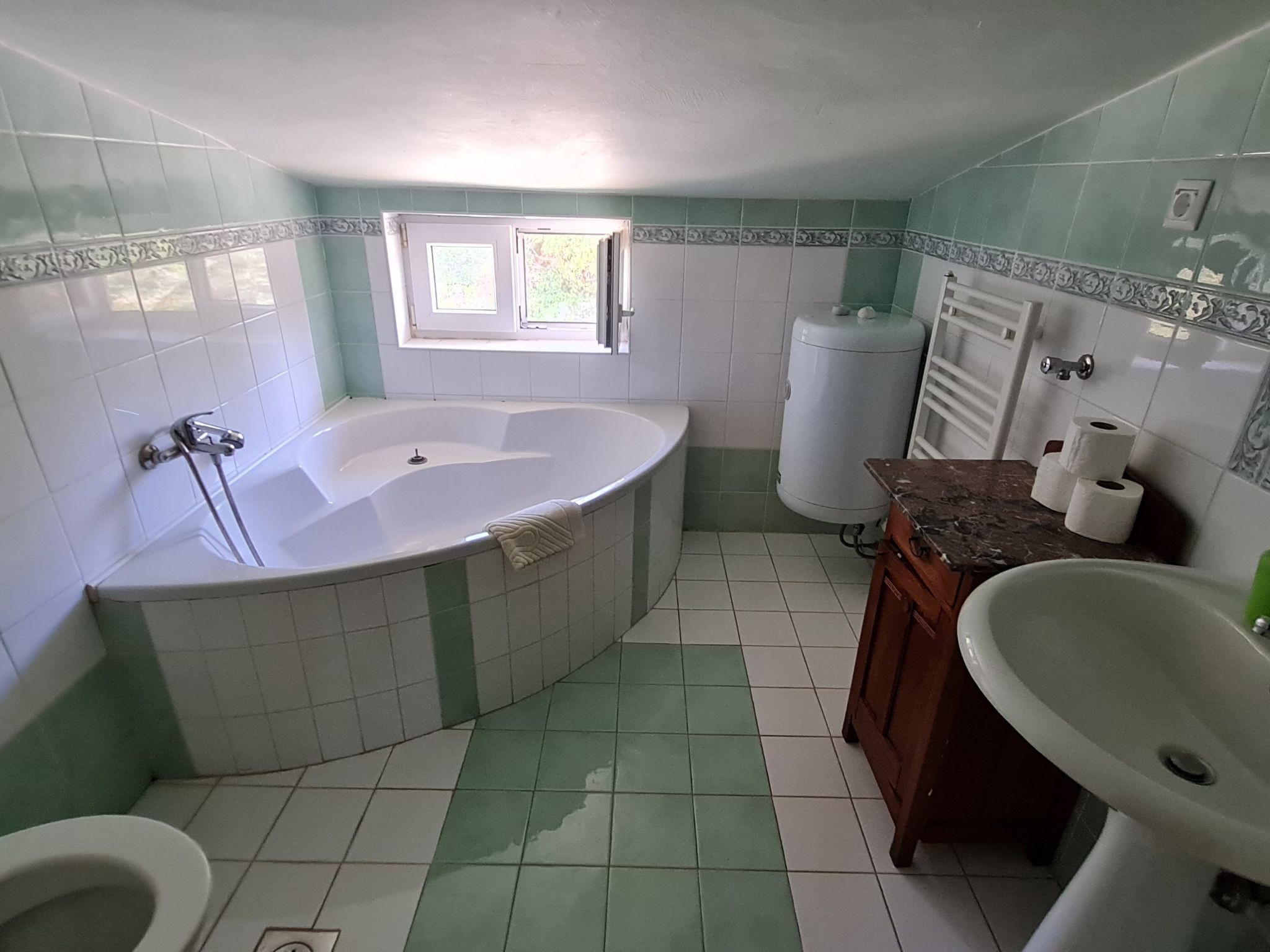 Ruhiggelegene Villa mit eigenem Tennisplatz und Pool für Ausflüge in die Umgebu - Binnen